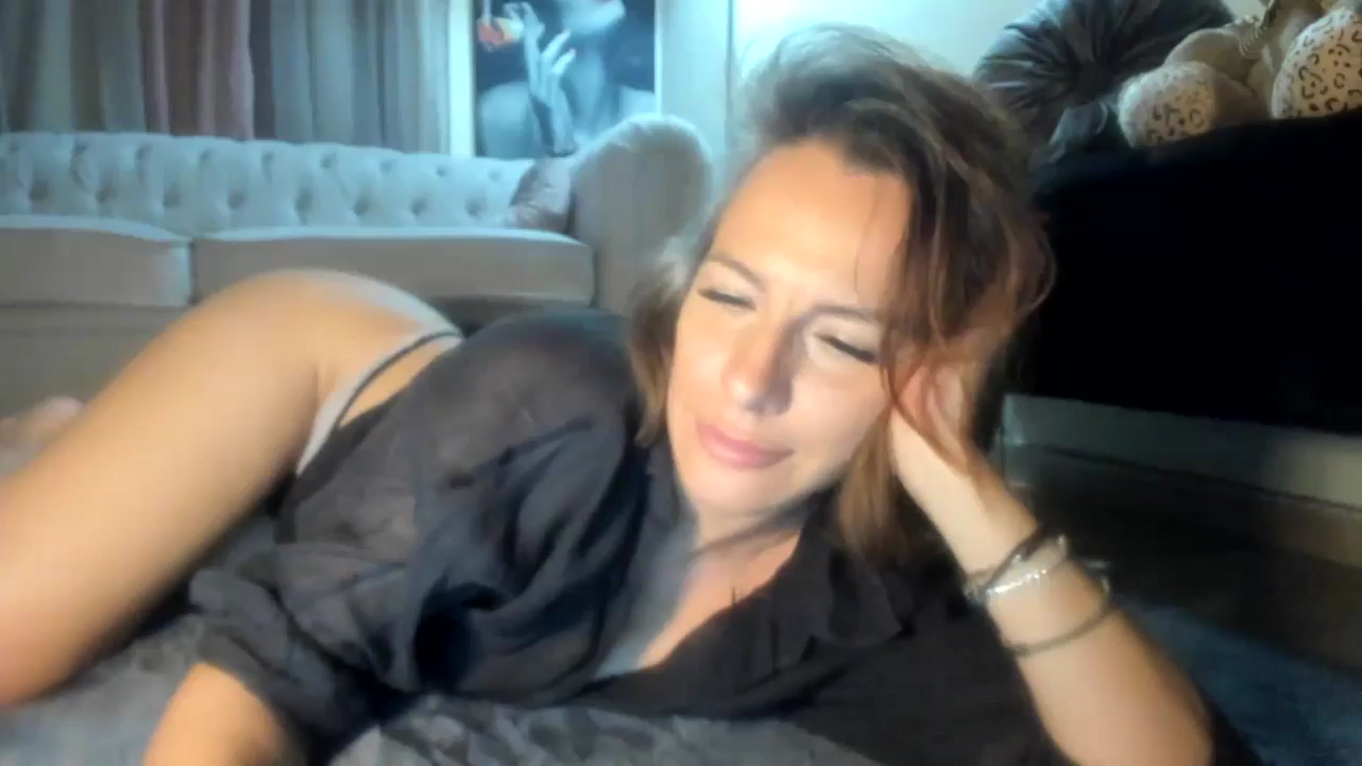 Gallery image thumbnail from Aarte_miss's myfreecams stream on, 06/20/2024, 23:34 image 1 of 20