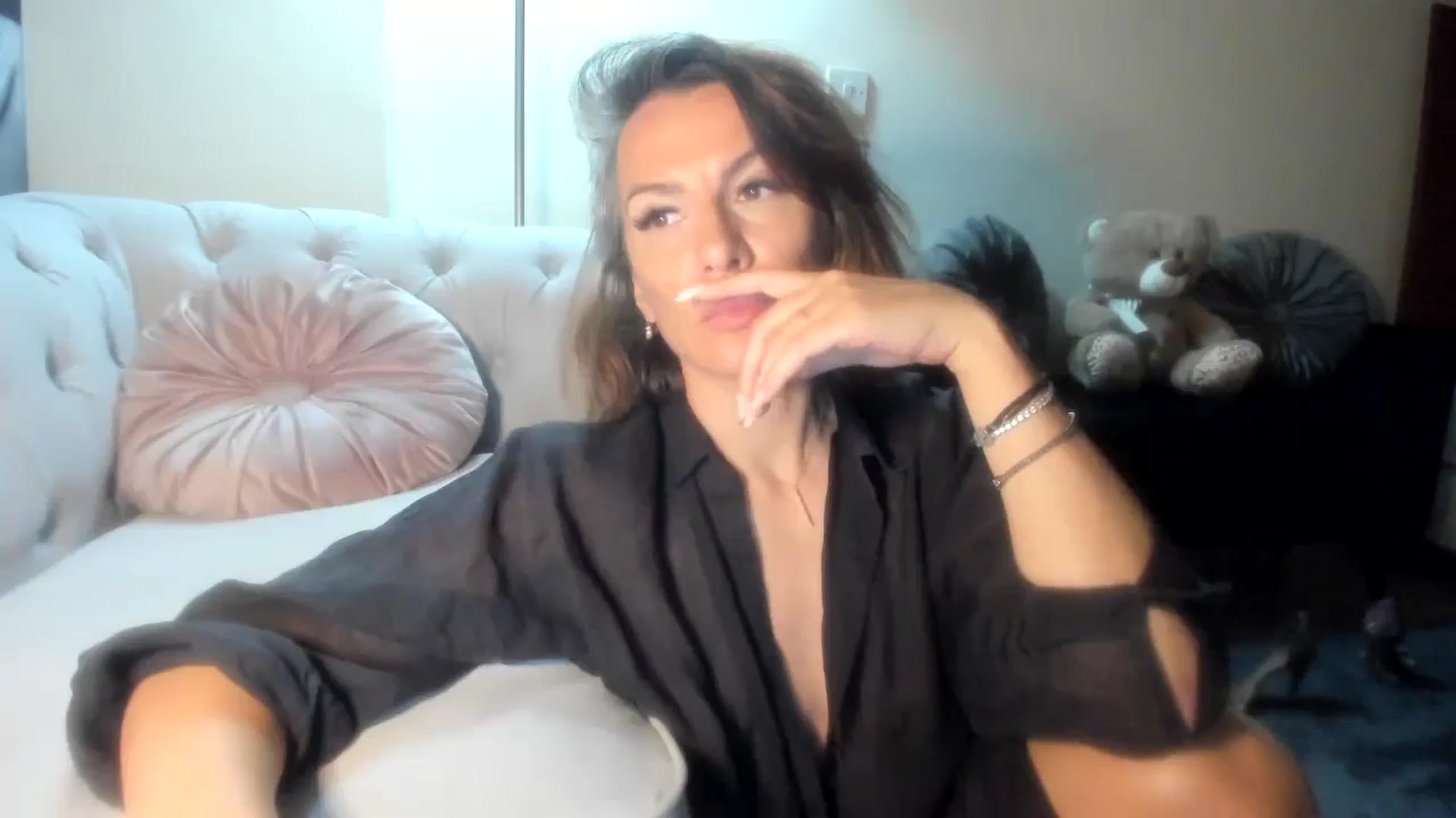 Gallery image thumbnail from Aarte_miss's myfreecams stream on, 06/20/2024, 23:34 image 8 of 20