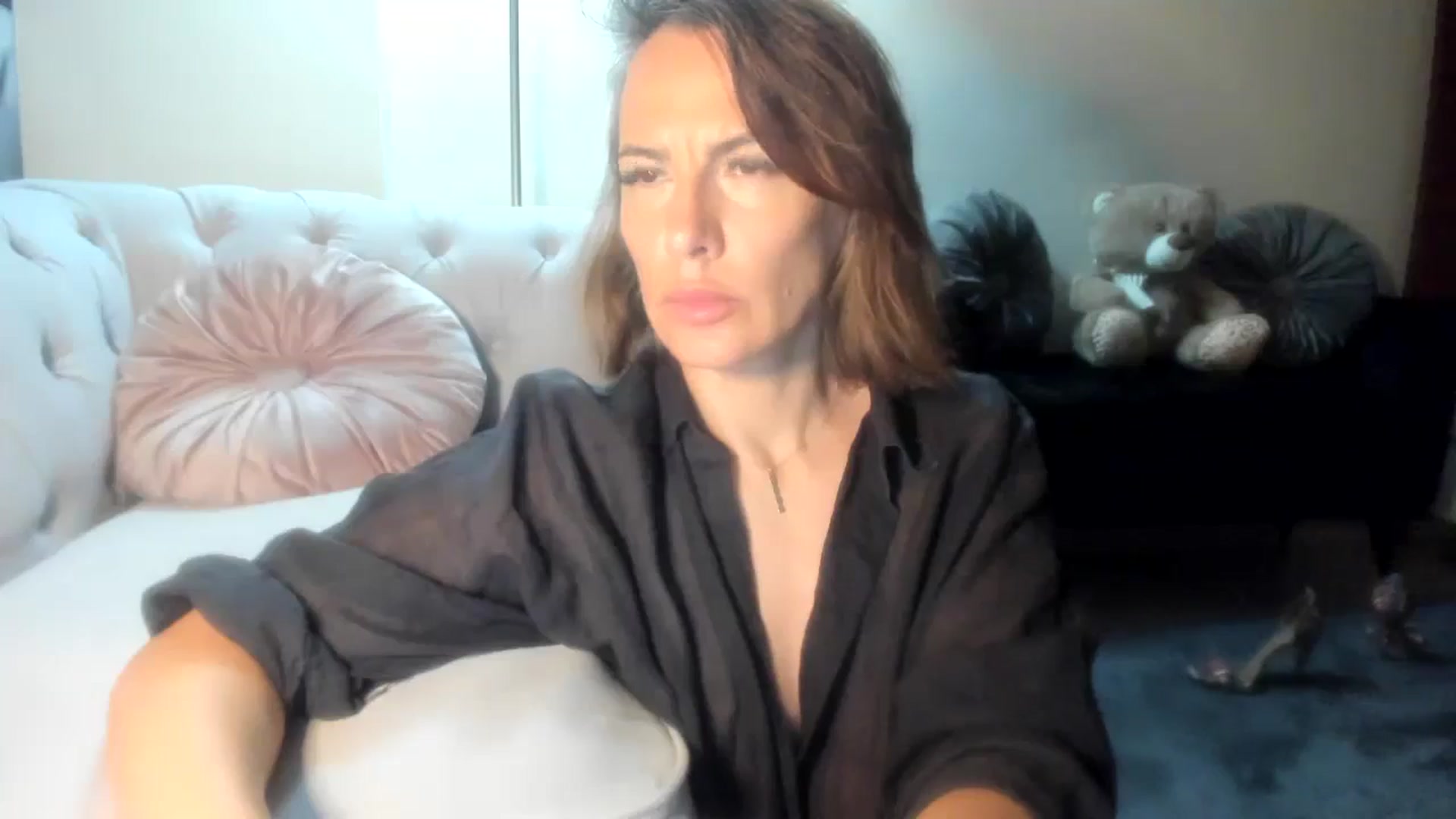 Gallery image thumbnail from Aarte_miss's myfreecams stream on, 06/20/2024, 23:34 image 6 of 20