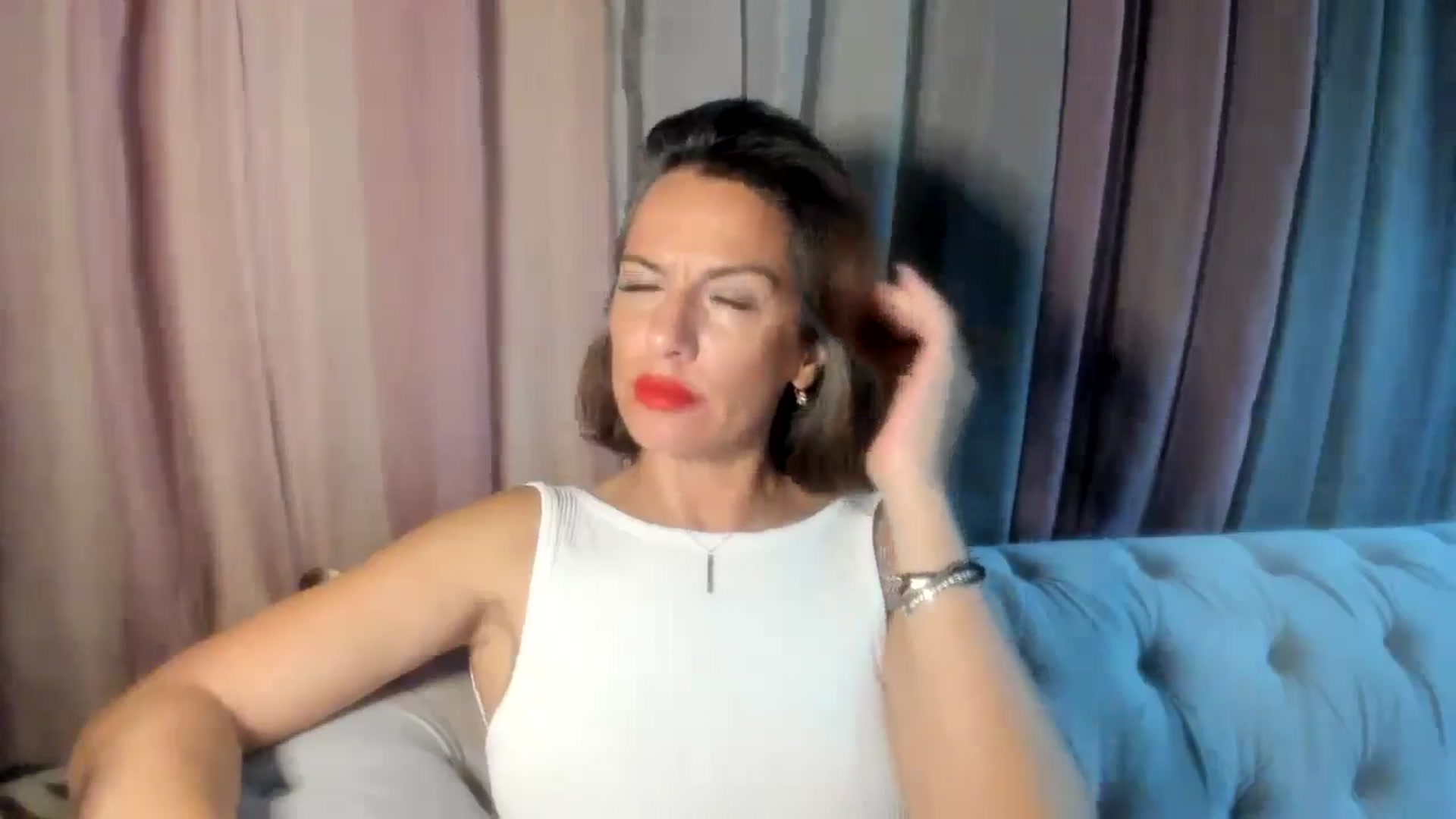 Gallery image thumbnail from Aarte_miss's myfreecams stream on, 06/22/2024, 24:03 image 19 of 20