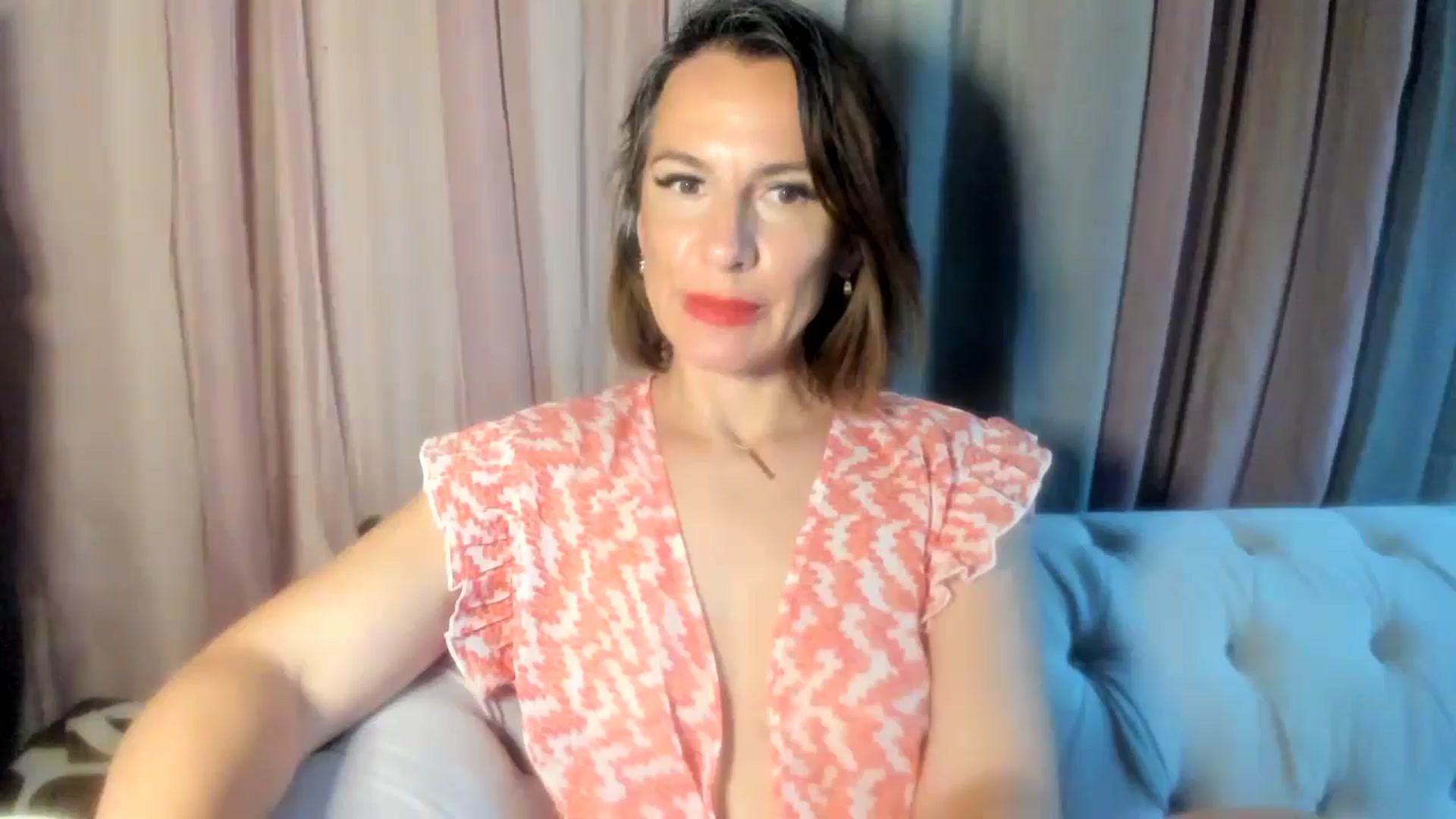 Gallery image thumbnail from Aarte_miss's myfreecams stream on, 06/22/2024, 18:13 image 1 of 20
