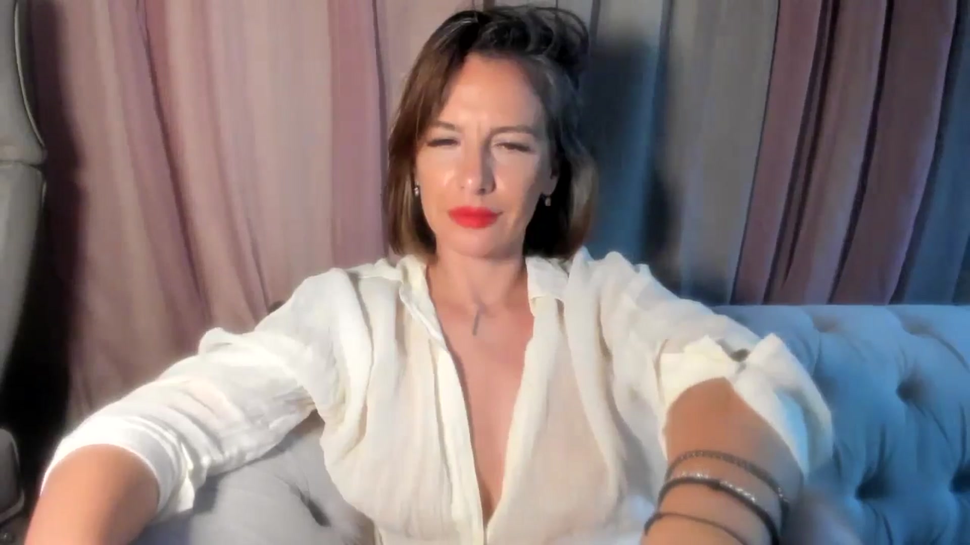 Gallery image thumbnail from Aarte_miss's myfreecams stream on, 06/27/2024, 22:33 image 19 of 20