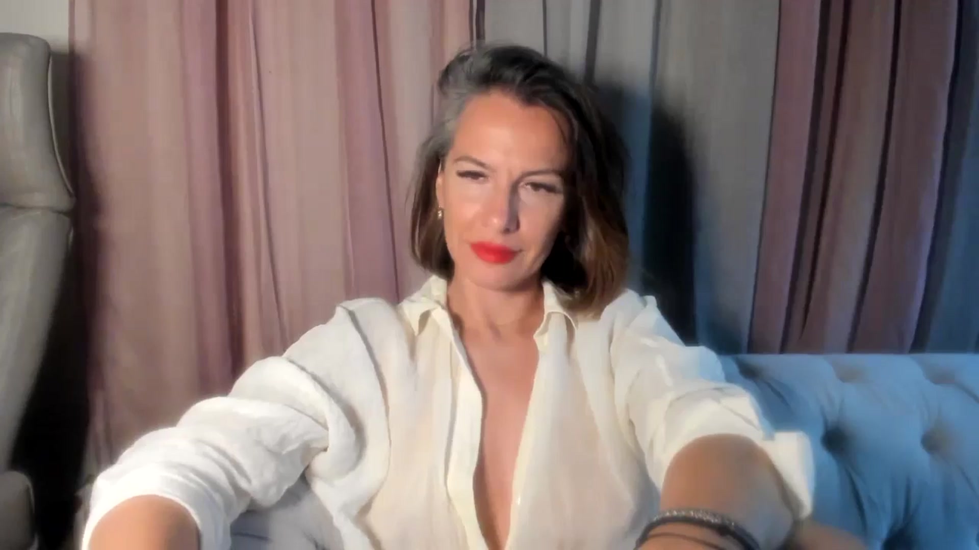 Gallery image thumbnail from Aarte_miss's myfreecams stream on, 06/27/2024, 22:33 image 4 of 20