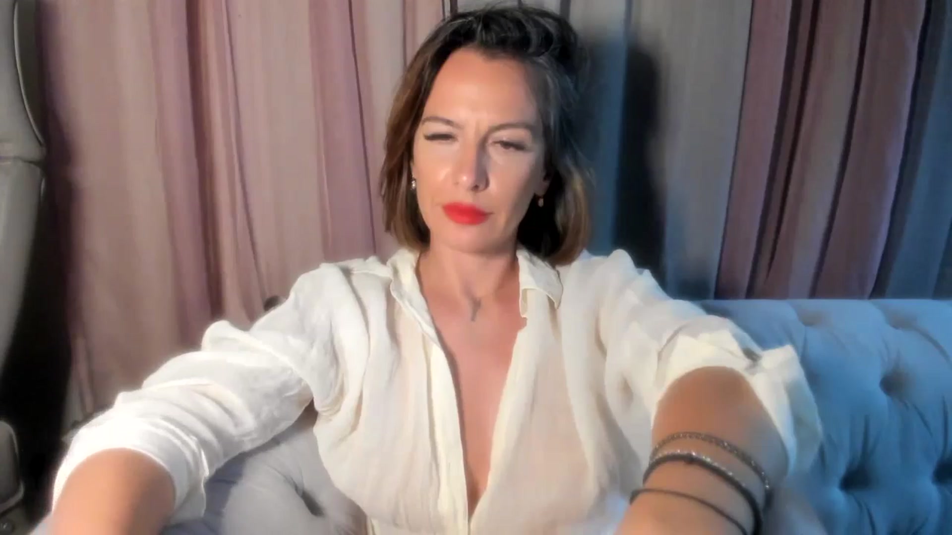 Gallery image thumbnail from Aarte_miss's myfreecams stream on, 06/27/2024, 22:33 image 18 of 20