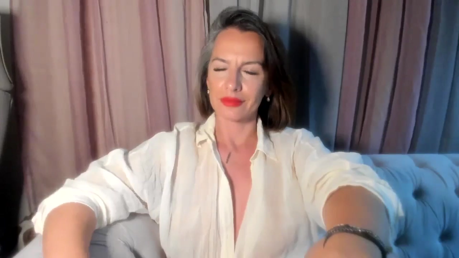 Gallery image thumbnail from Aarte_miss's myfreecams stream on, 06/27/2024, 23:45 image 3 of 20