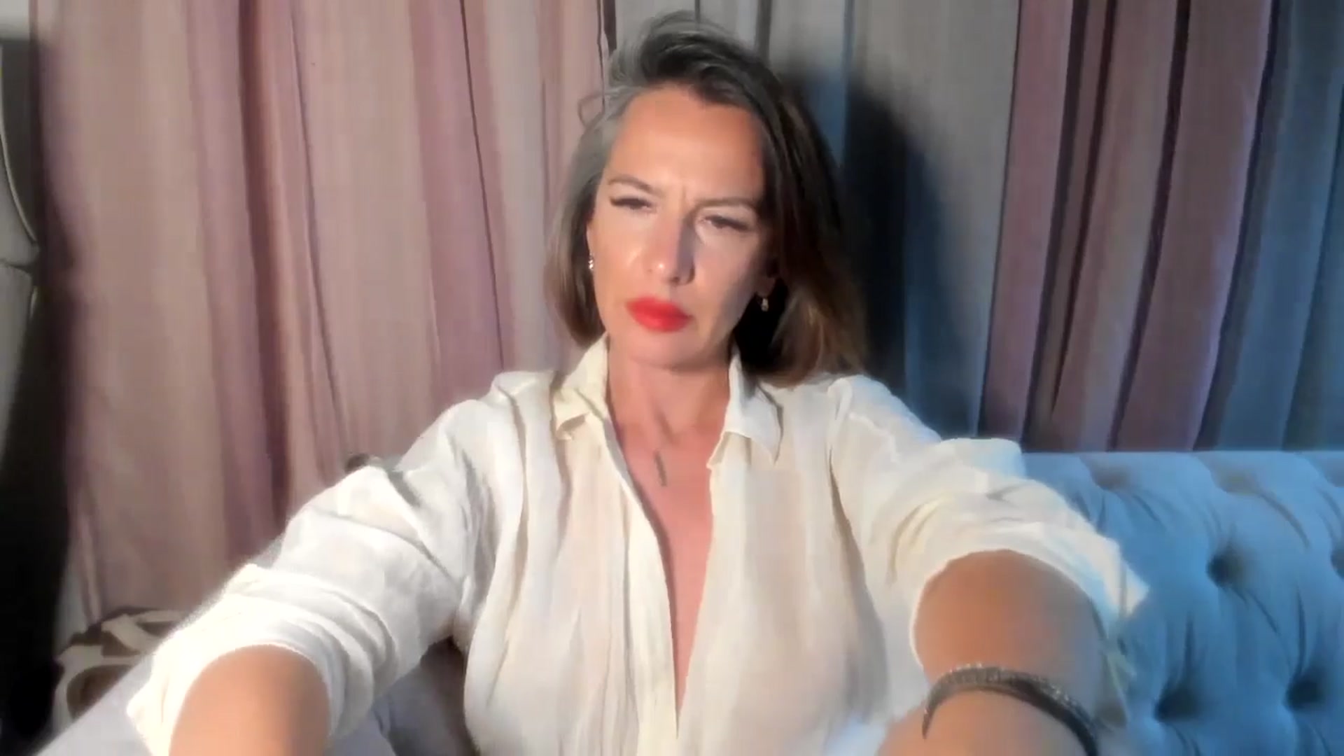 Gallery image thumbnail from Aarte_miss's myfreecams stream on, 06/27/2024, 23:45 image 5 of 20