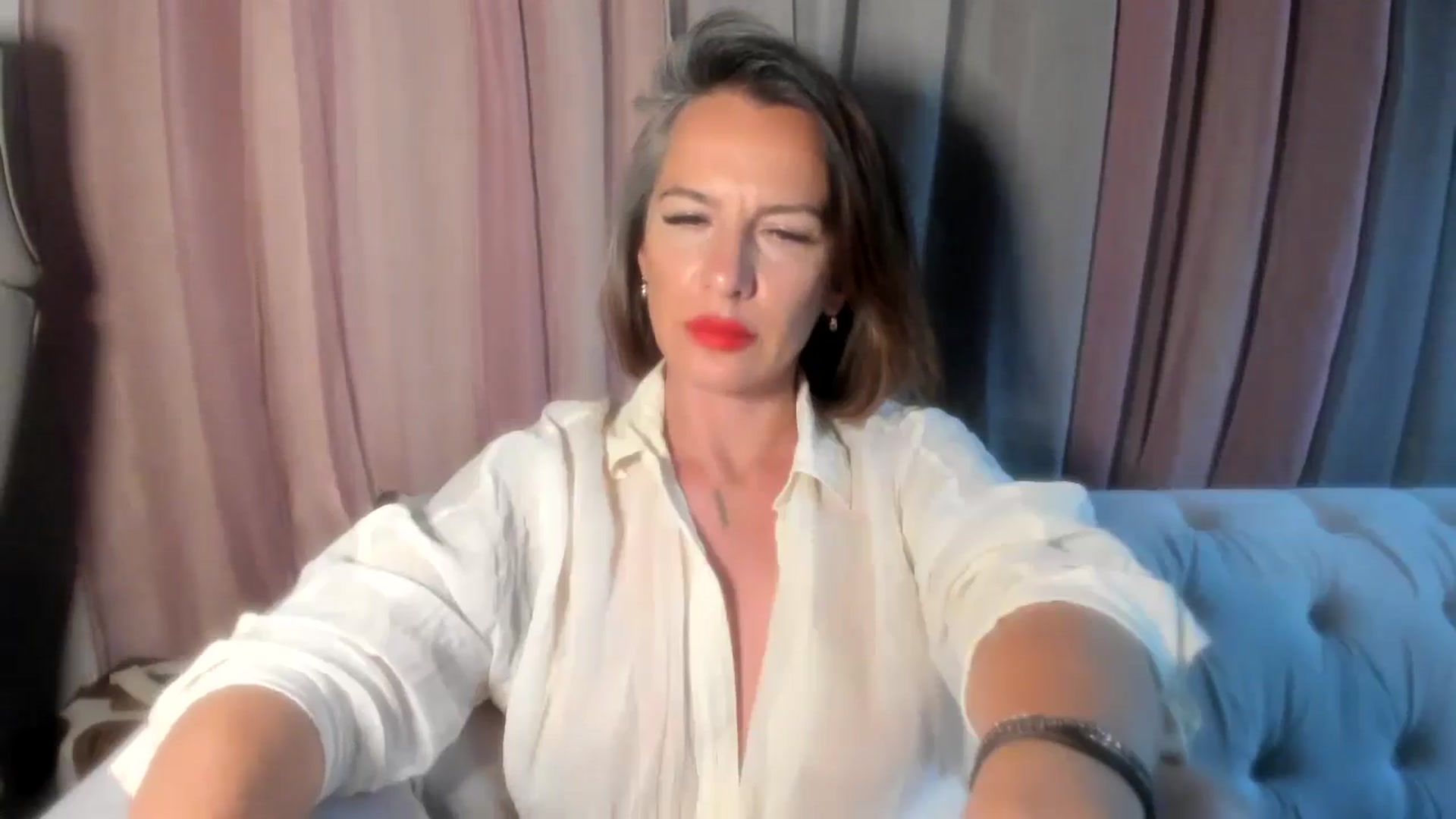 Gallery image thumbnail from Aarte_miss's myfreecams stream on, 06/27/2024, 23:45 image 6 of 20