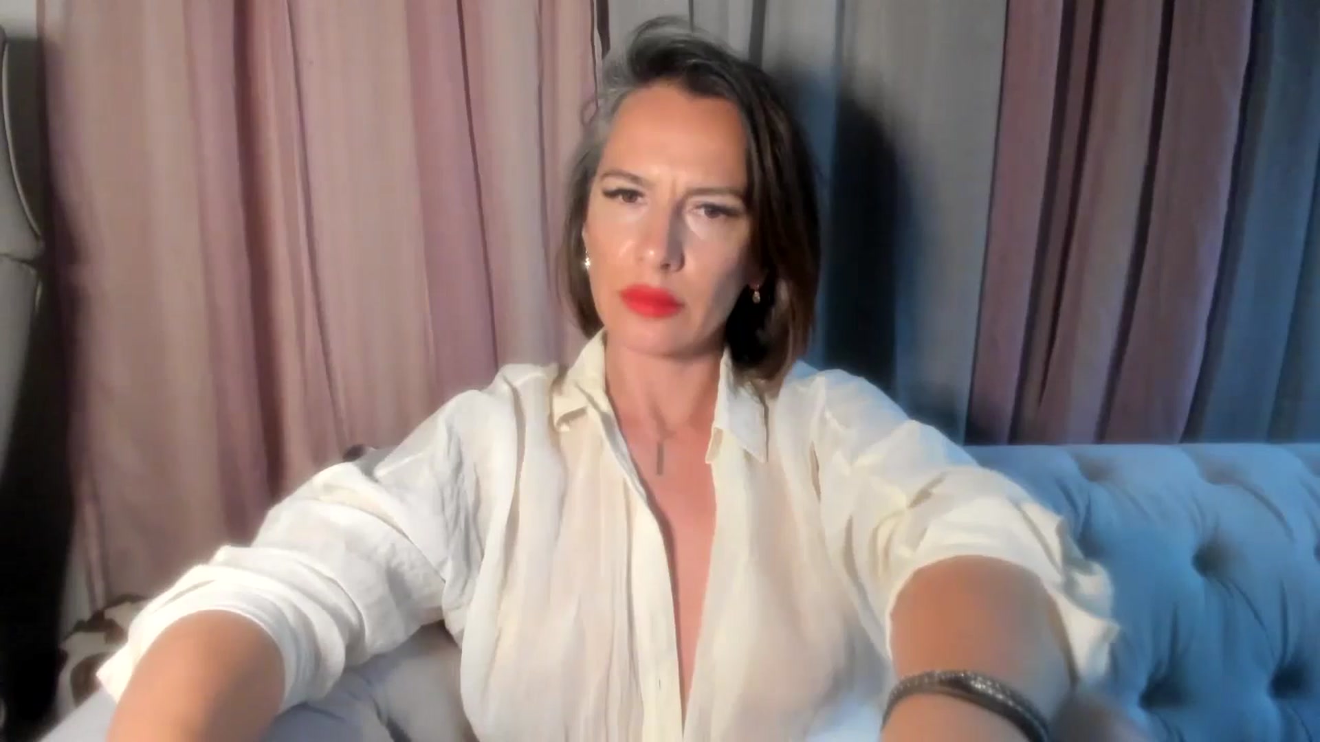 Gallery image thumbnail from Aarte_miss's myfreecams stream on, 06/27/2024, 23:45 image 11 of 20