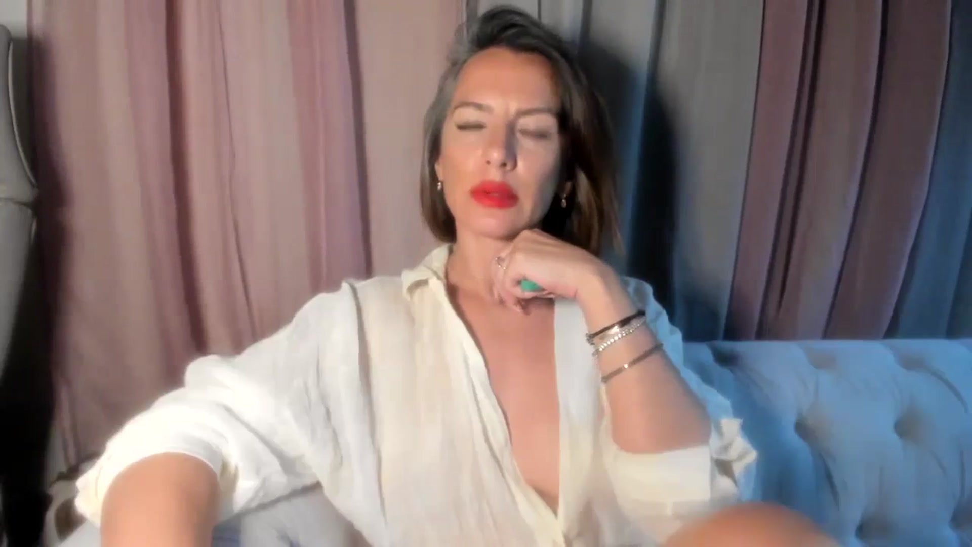 Gallery image thumbnail from Aarte_miss's myfreecams stream on, 06/28/2024, 01:06 image 9 of 20