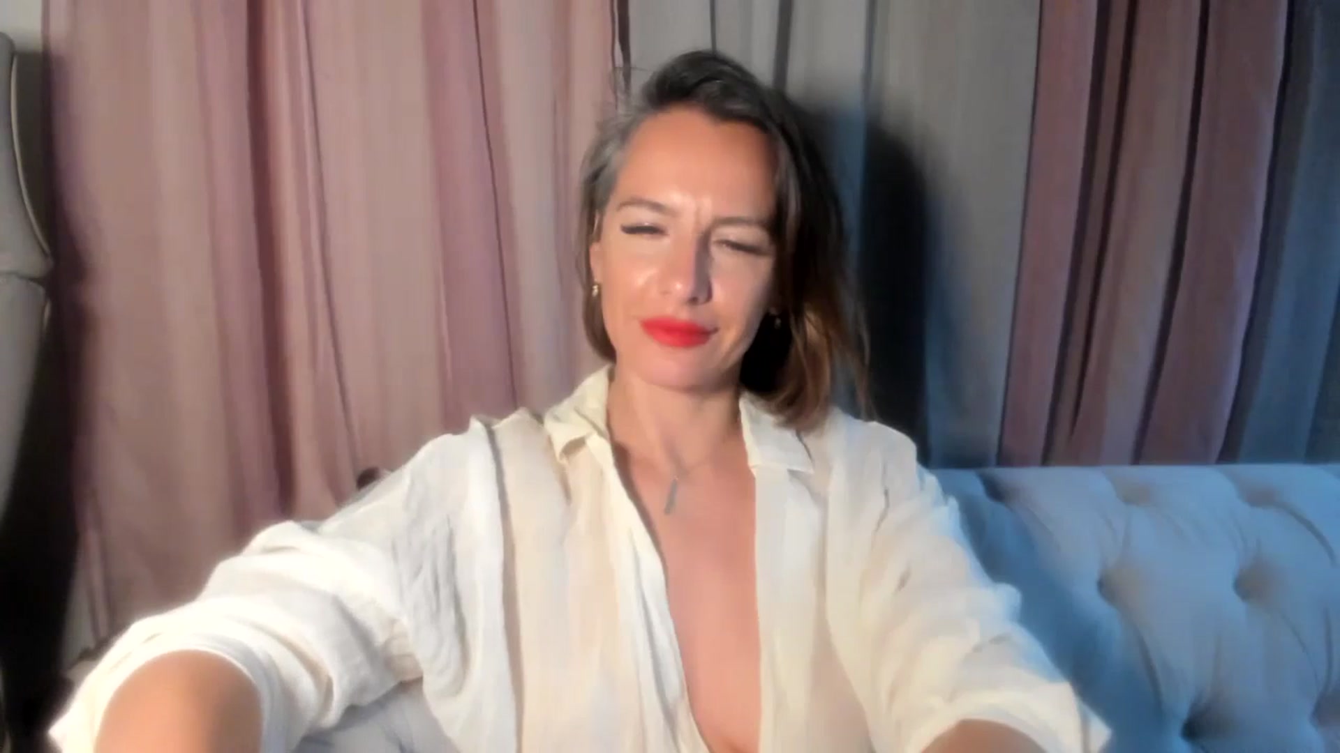 Gallery image thumbnail from Aarte_miss's myfreecams stream on, 06/28/2024, 01:06 image 12 of 20