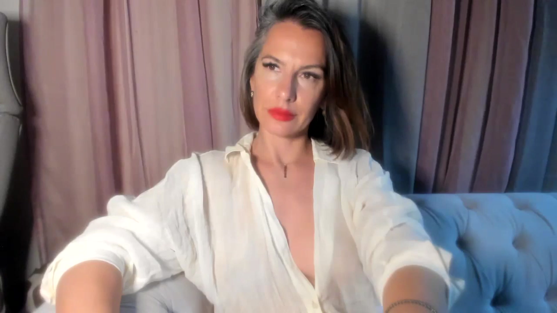 Gallery image thumbnail from Aarte_miss's myfreecams stream on, 06/28/2024, 01:06 image 8 of 20