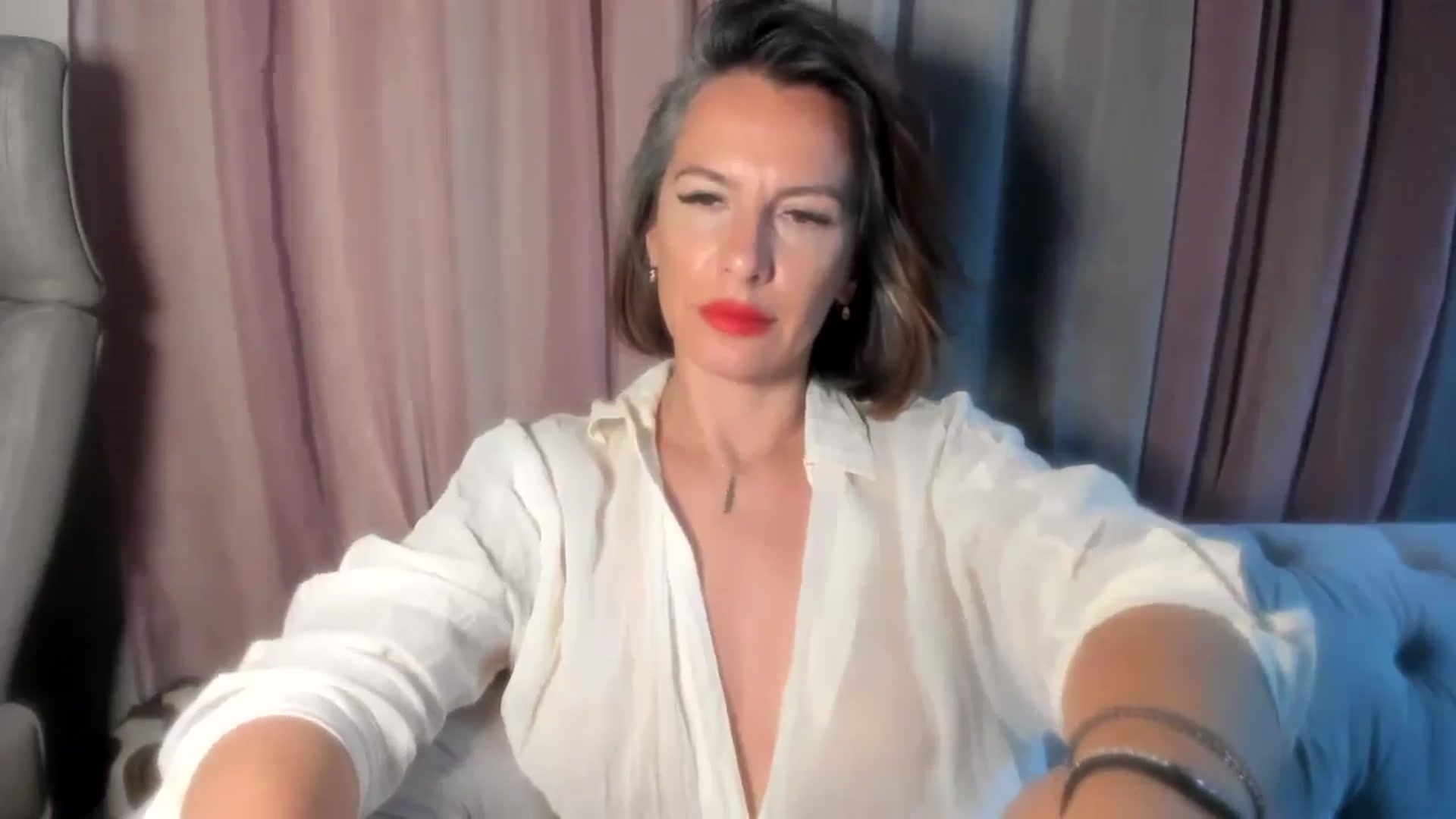 Gallery image thumbnail from Aarte_miss's myfreecams stream on, 06/28/2024, 01:06 image 17 of 20