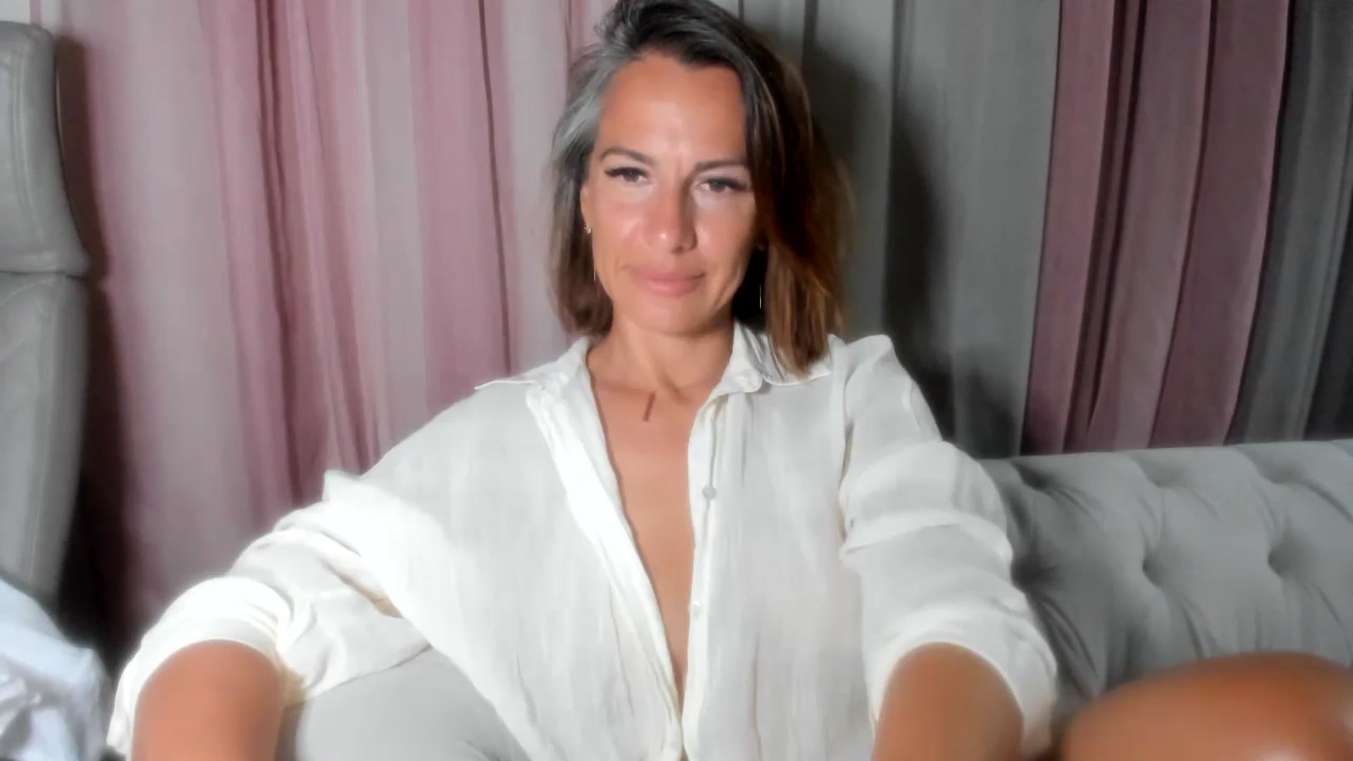 Gallery image thumbnail from Aarte_miss's myfreecams stream on, 07/11/2024, 19:46 image 13 of 20