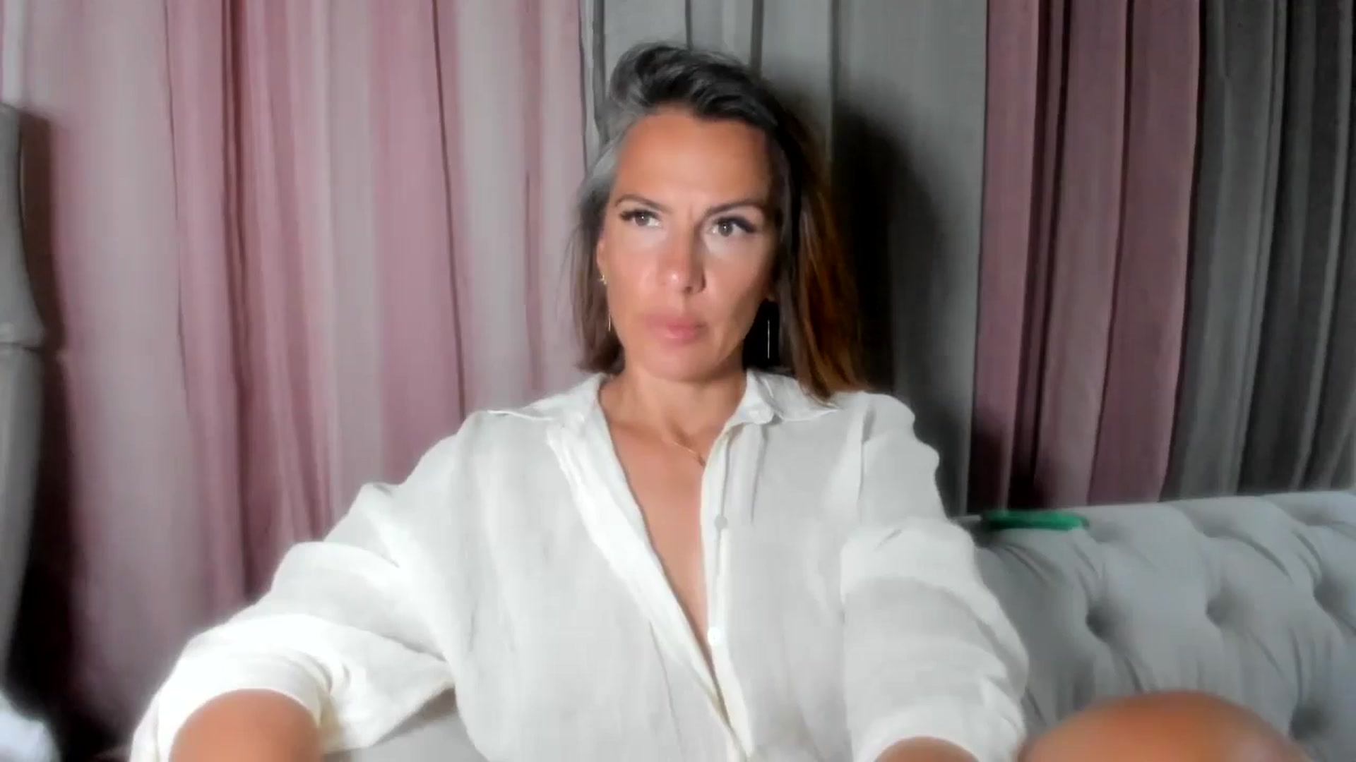 Gallery image thumbnail from Aarte_miss's myfreecams stream on, 07/11/2024, 19:46 image 5 of 20