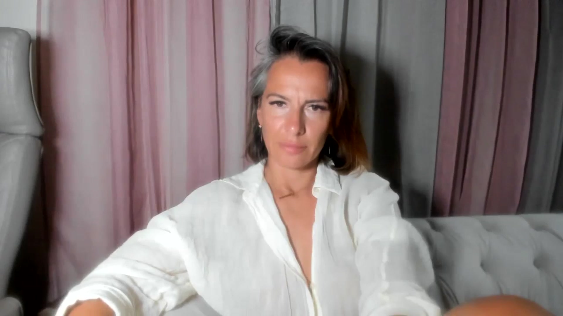Gallery image thumbnail from Aarte_miss's myfreecams stream on, 07/11/2024, 22:10 image 4 of 20