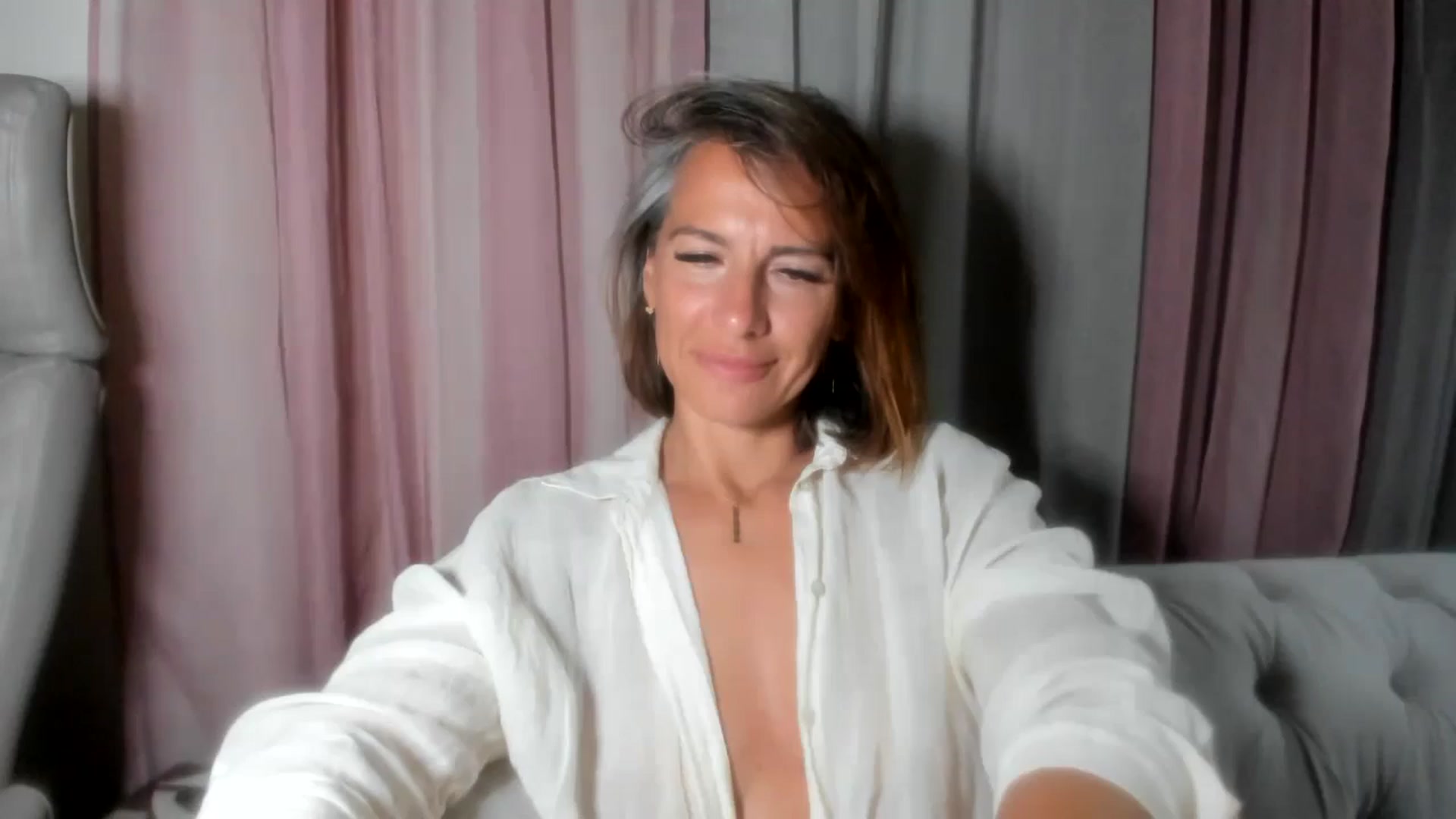 Gallery image thumbnail from Aarte_miss's myfreecams stream on, 07/12/2024, 24:04 image 7 of 20