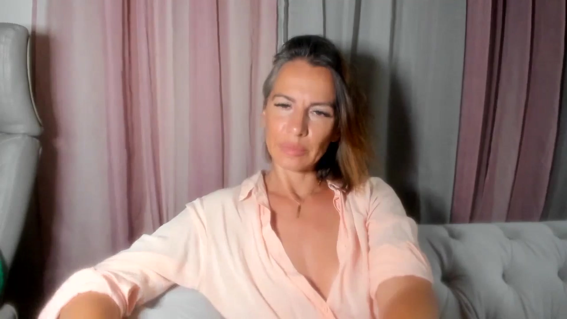 Gallery image thumbnail from Aarte_miss's myfreecams stream on, 07/13/2024, 23:10 image 4 of 20