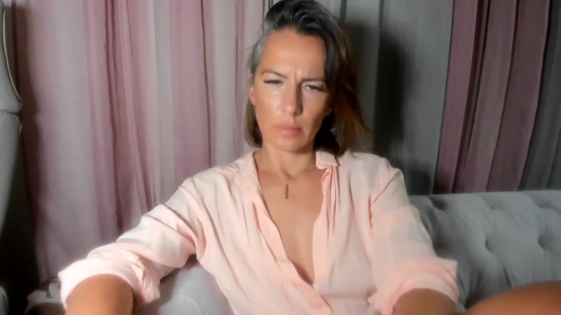 Gallery image thumbnail from Aarte_miss's myfreecams stream on, 07/14/2024, 03:50 image 5 of 20