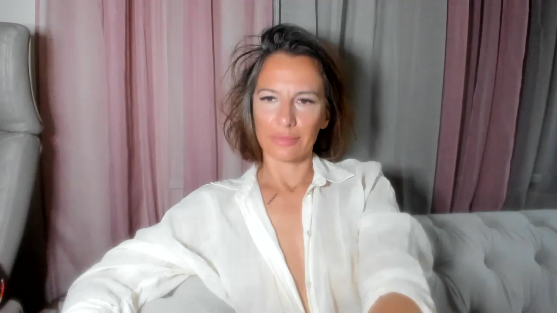 Gallery image thumbnail from Aarte_miss's myfreecams stream on, 07/15/2024, 23:10 image 7 of 20