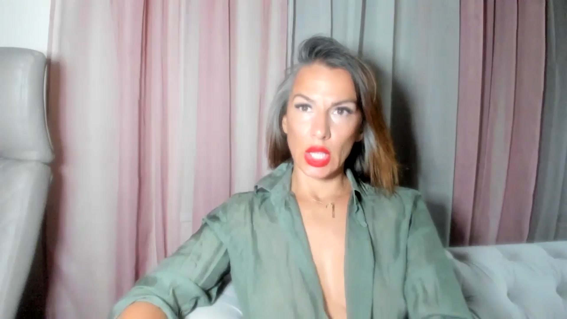 Gallery image thumbnail from Aarte_miss's myfreecams stream on, 07/18/2024, 22:08 image 6 of 20