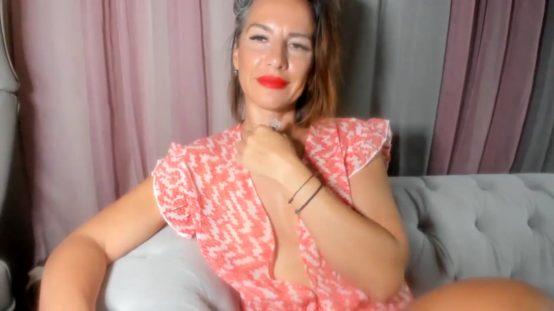 Gallery image thumbnail from Aarte_miss's myfreecams stream on, 07/21/2024, 22:34 image 10 of 20