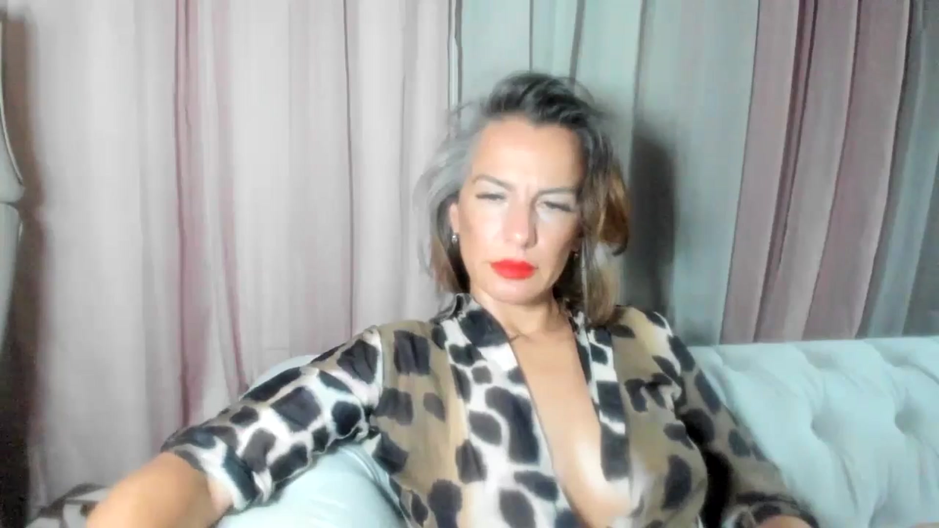 Gallery image thumbnail from Aarte_miss's myfreecams stream on, 07/25/2024, 22:50 image 11 of 20
