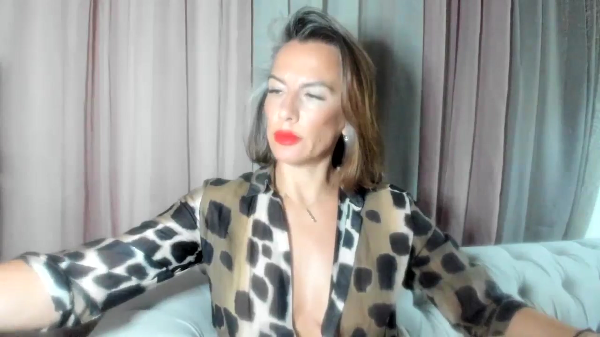 Gallery image thumbnail from Aarte_miss's myfreecams stream on, 07/26/2024, 24:34 image 6 of 20