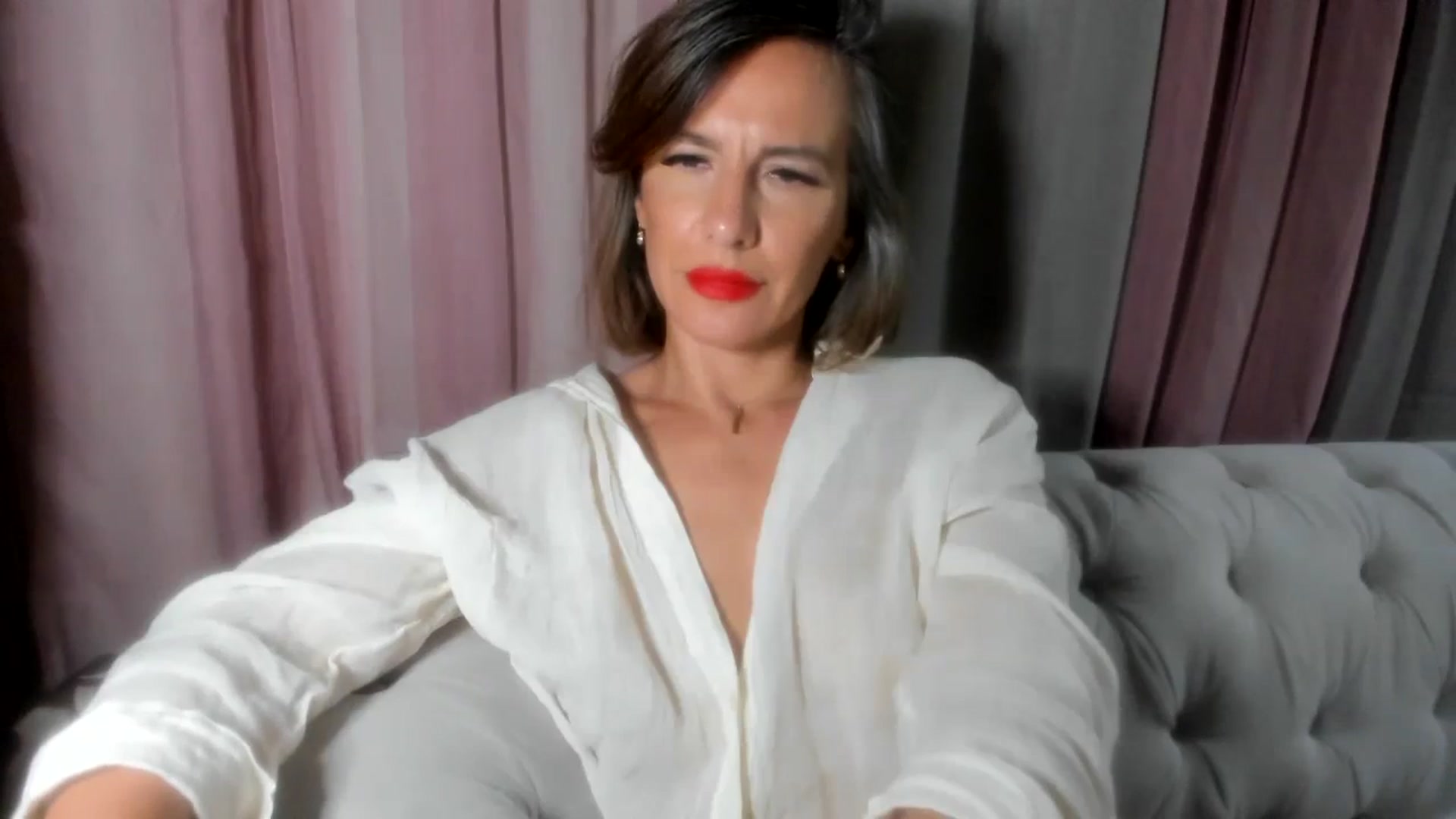 Gallery image thumbnail from Aarte_miss's myfreecams stream on, 08/03/2024, 24:06 image 13 of 20