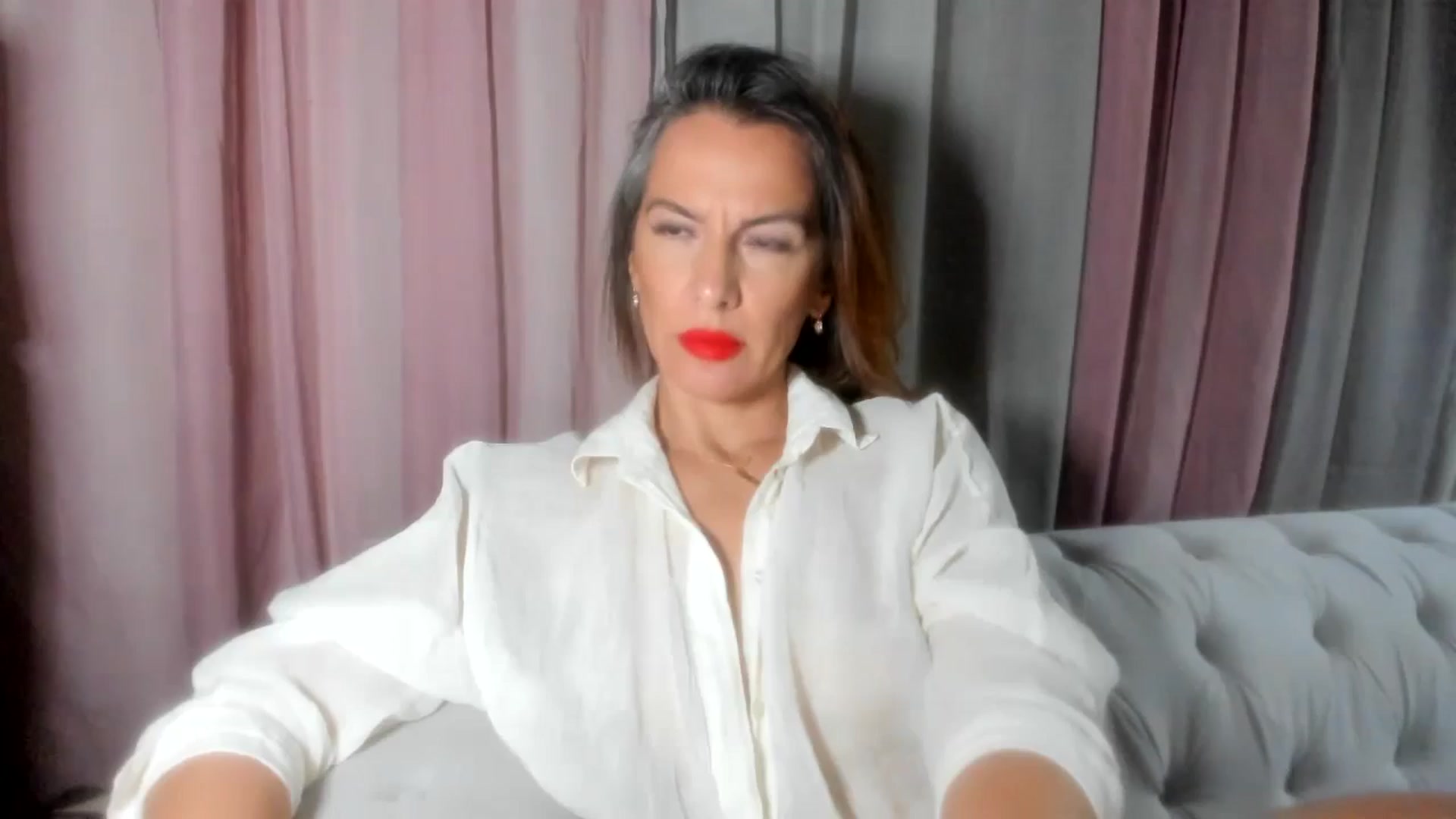 Gallery image thumbnail from Aarte_miss's myfreecams stream on, 08/03/2024, 24:06 image 1 of 20