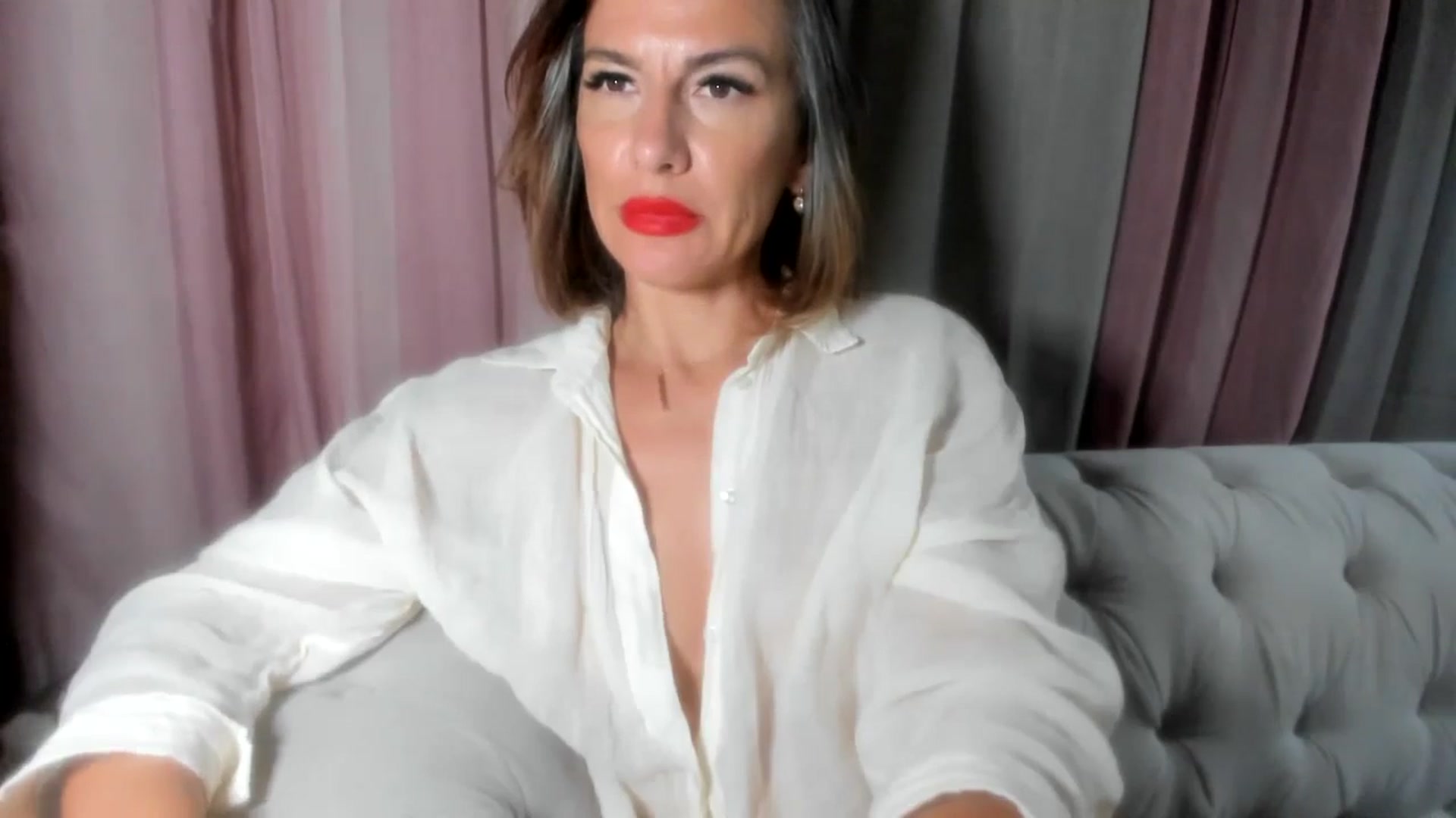 Gallery image thumbnail from Aarte_miss's myfreecams stream on, 08/03/2024, 24:06 image 15 of 20