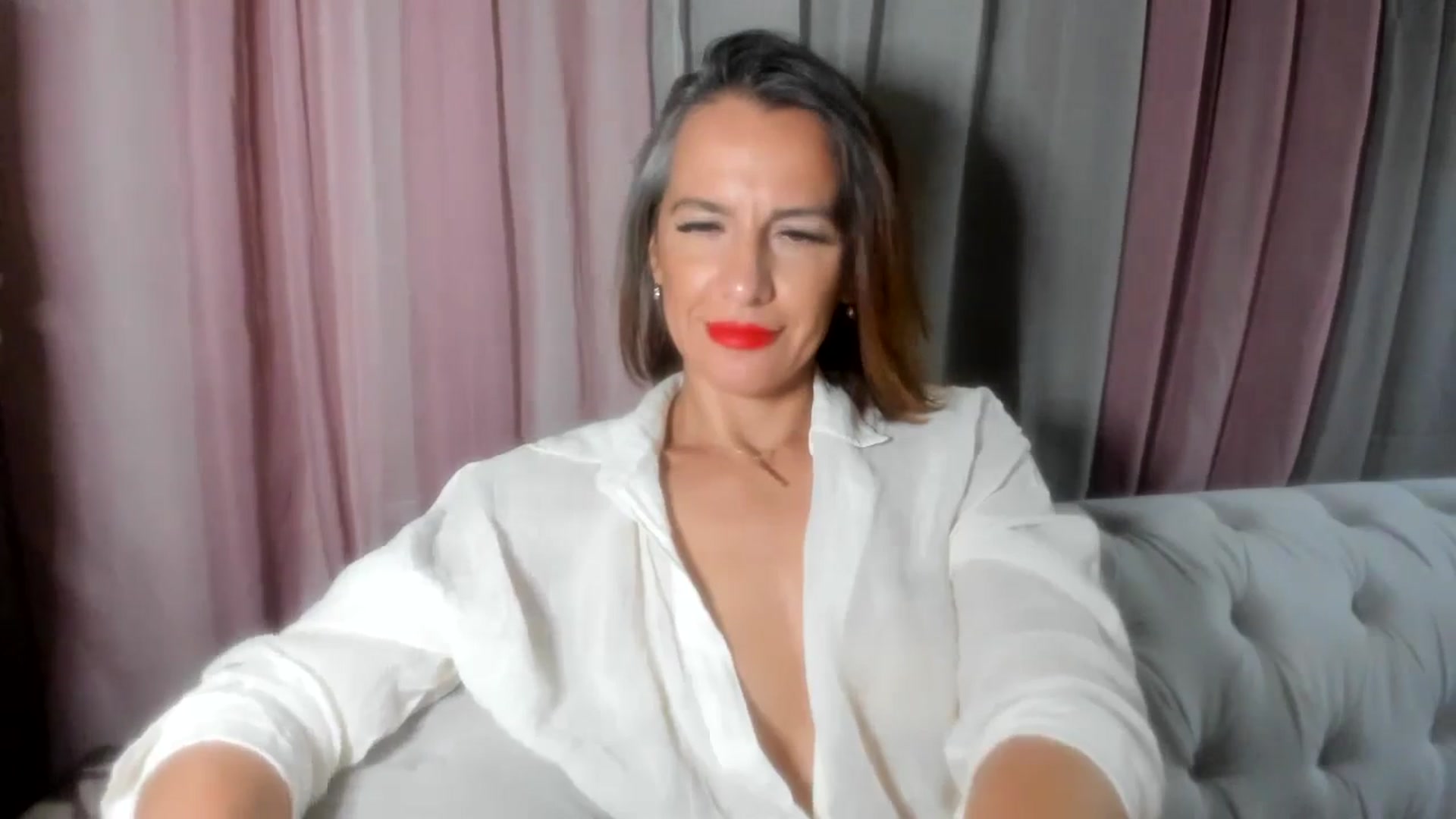 Gallery image thumbnail from Aarte_miss's myfreecams stream on, 08/03/2024, 24:06 image 4 of 20