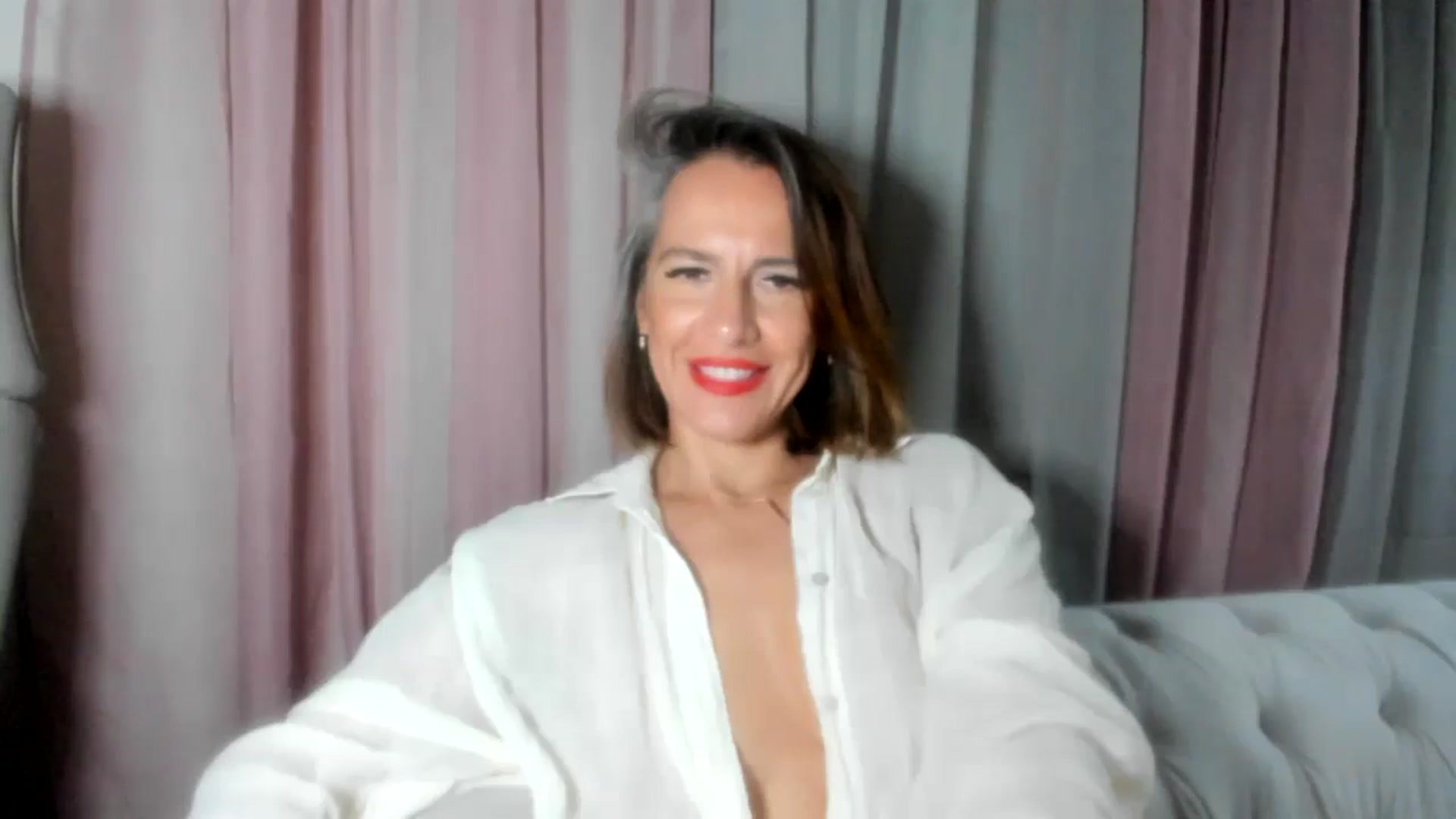 Gallery image thumbnail from Aarte_miss's myfreecams stream on, 08/03/2024, 24:06 image 7 of 20