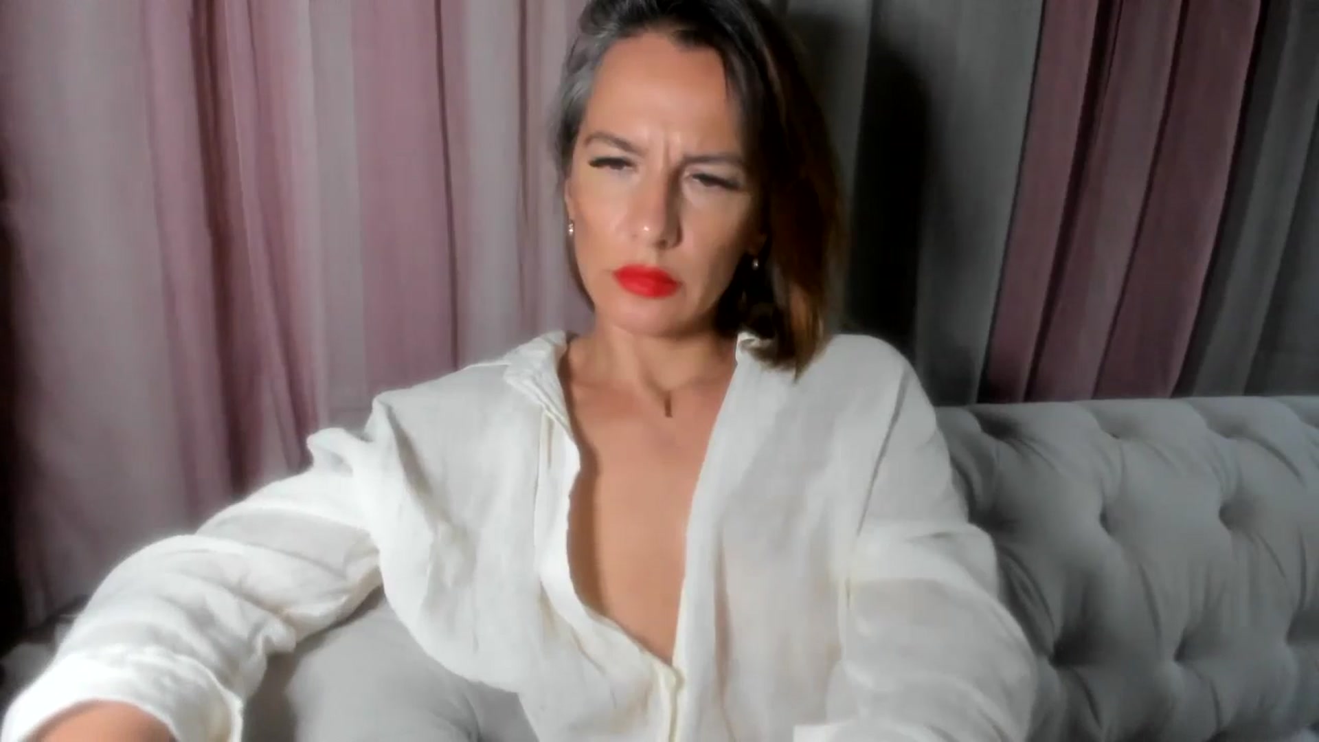 Gallery image thumbnail from Aarte_miss's myfreecams stream on, 08/03/2024, 24:06 image 14 of 20