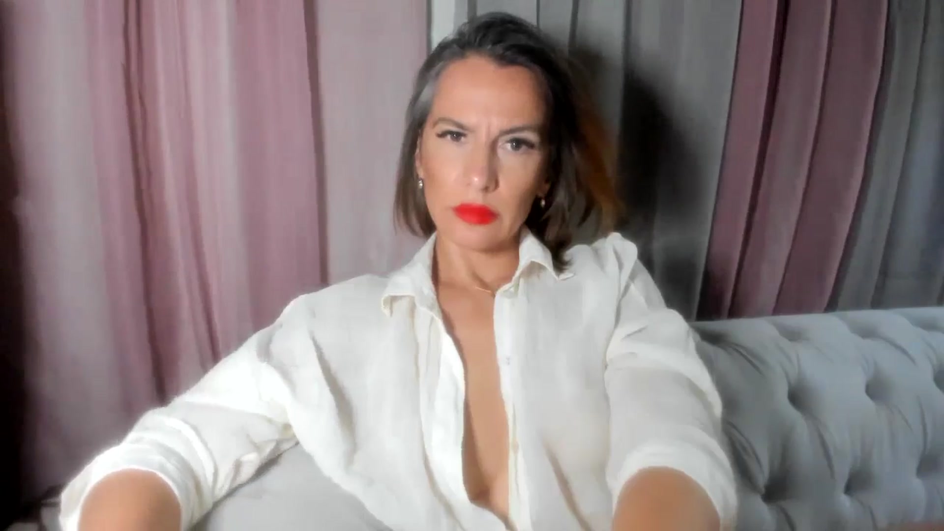Gallery image thumbnail from Aarte_miss's myfreecams stream on, 08/03/2024, 24:06 image 2 of 20