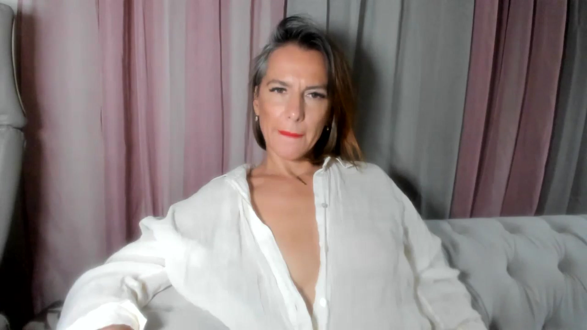 Gallery image thumbnail from Aarte_miss's myfreecams stream on, 08/03/2024, 01:44 image 5 of 20