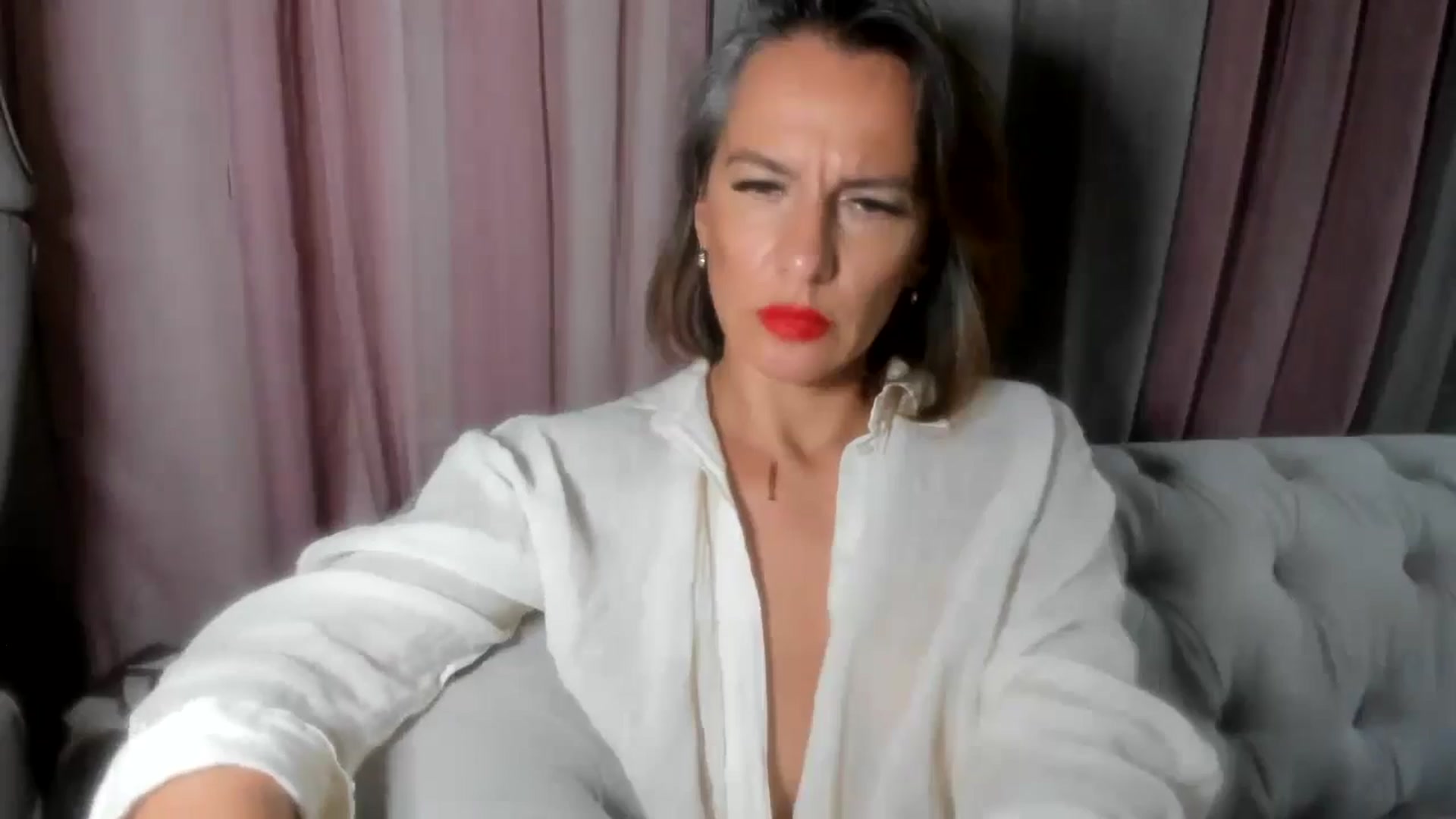 Gallery image thumbnail from Aarte_miss's myfreecams stream on, 08/03/2024, 01:44 image 16 of 20