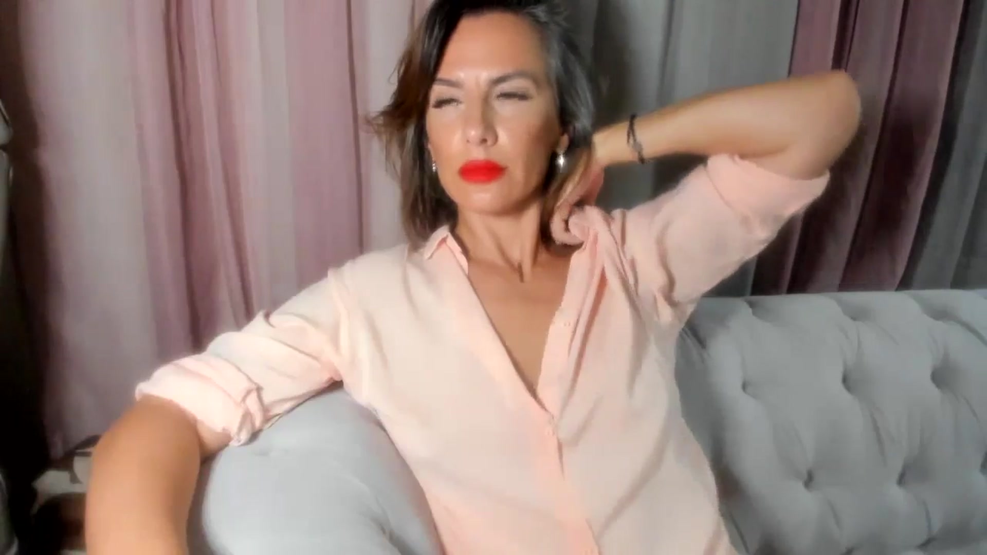 Gallery image thumbnail from Aarte_miss's myfreecams stream on, 08/05/2024, 24:57 image 14 of 20