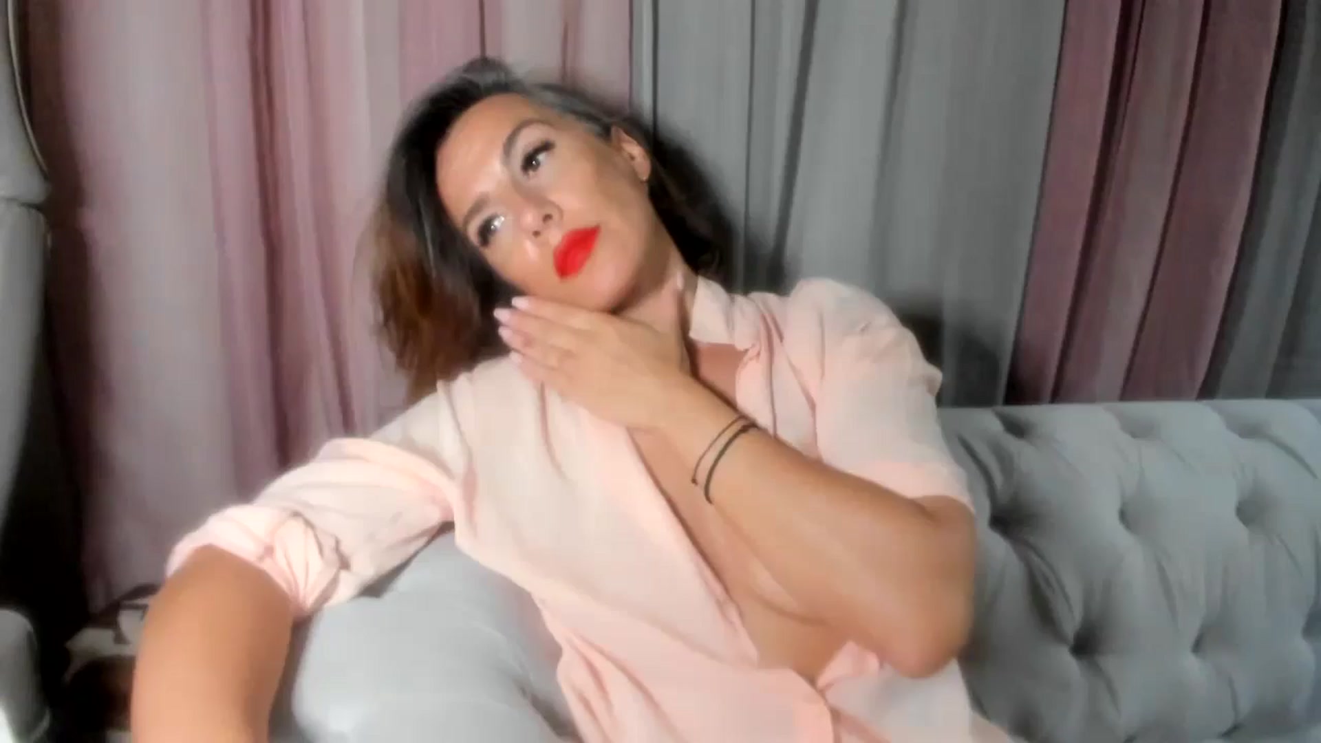 Gallery image thumbnail from Aarte_miss's myfreecams stream on, 08/05/2024, 03:34 image 1 of 20