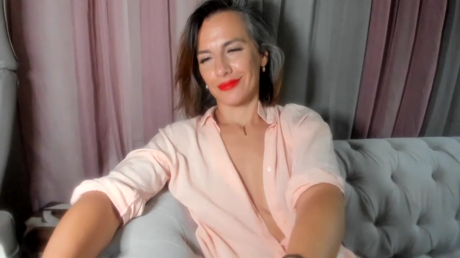 Gallery image thumbnail from Aarte_miss's myfreecams stream on, 08/05/2024, 03:34 image 4 of 20