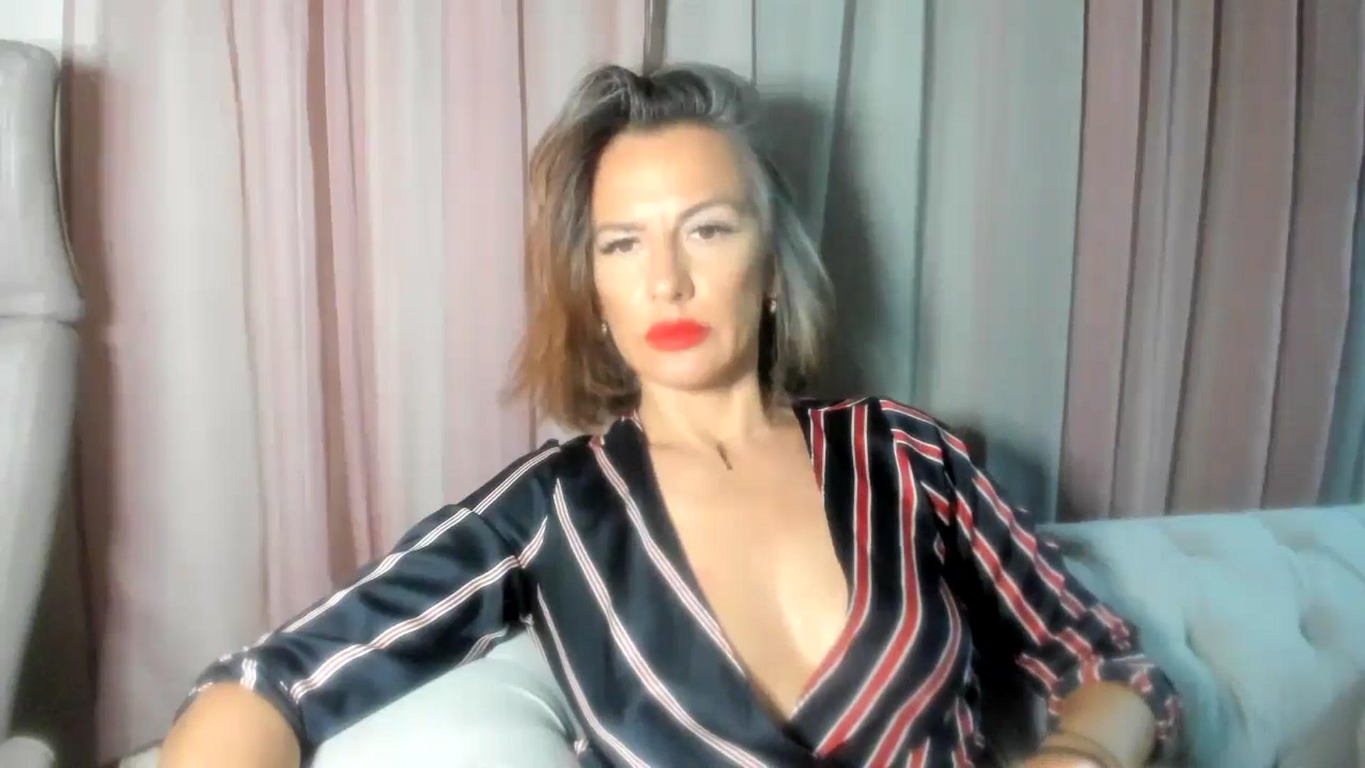 Gallery image thumbnail from Aarte_miss's myfreecams stream on, 08/09/2024, 23:52 image 16 of 20