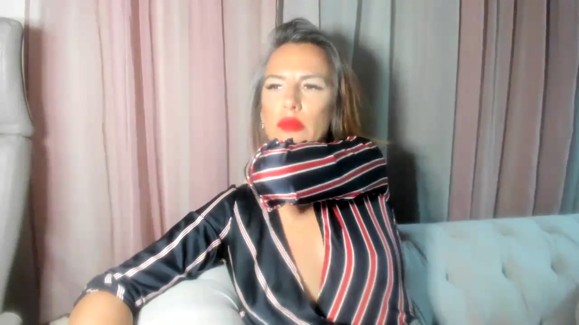 Gallery image thumbnail from Aarte_miss's myfreecams stream on, 08/09/2024, 23:52 image 15 of 20