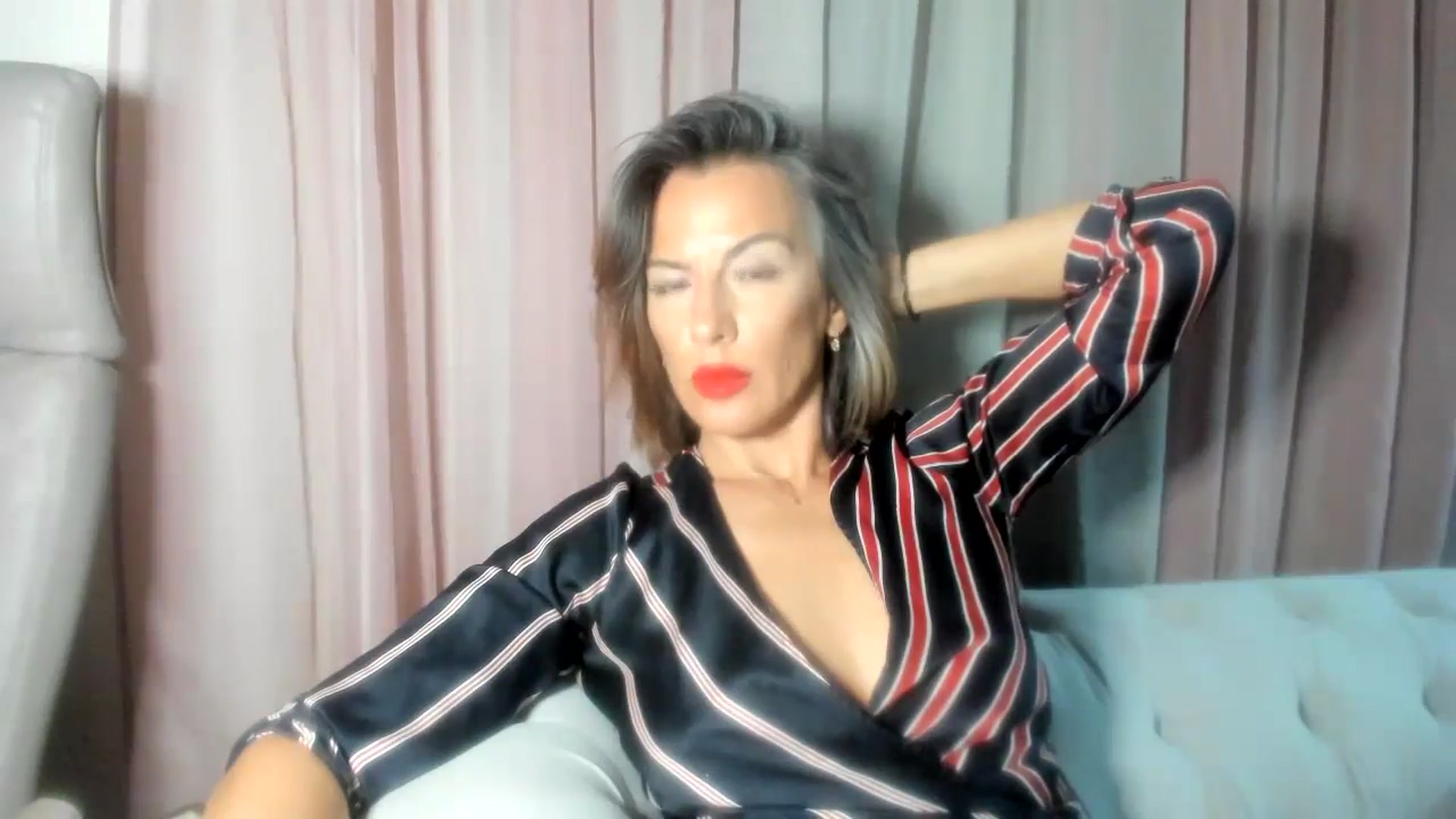 Gallery image thumbnail from Aarte_miss's myfreecams stream on, 08/10/2024, 24:46 image 12 of 20