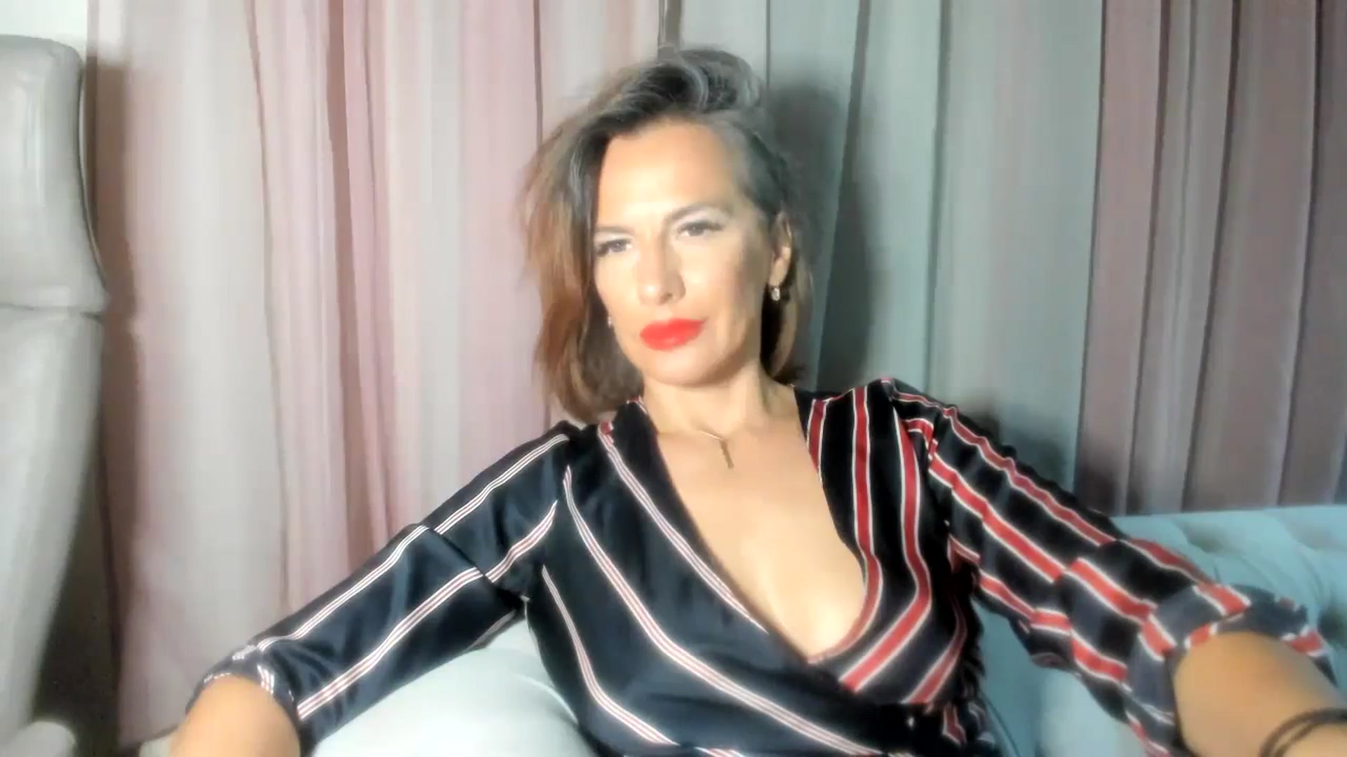 Gallery image thumbnail from Aarte_miss's myfreecams stream on, 08/10/2024, 24:46 image 2 of 20