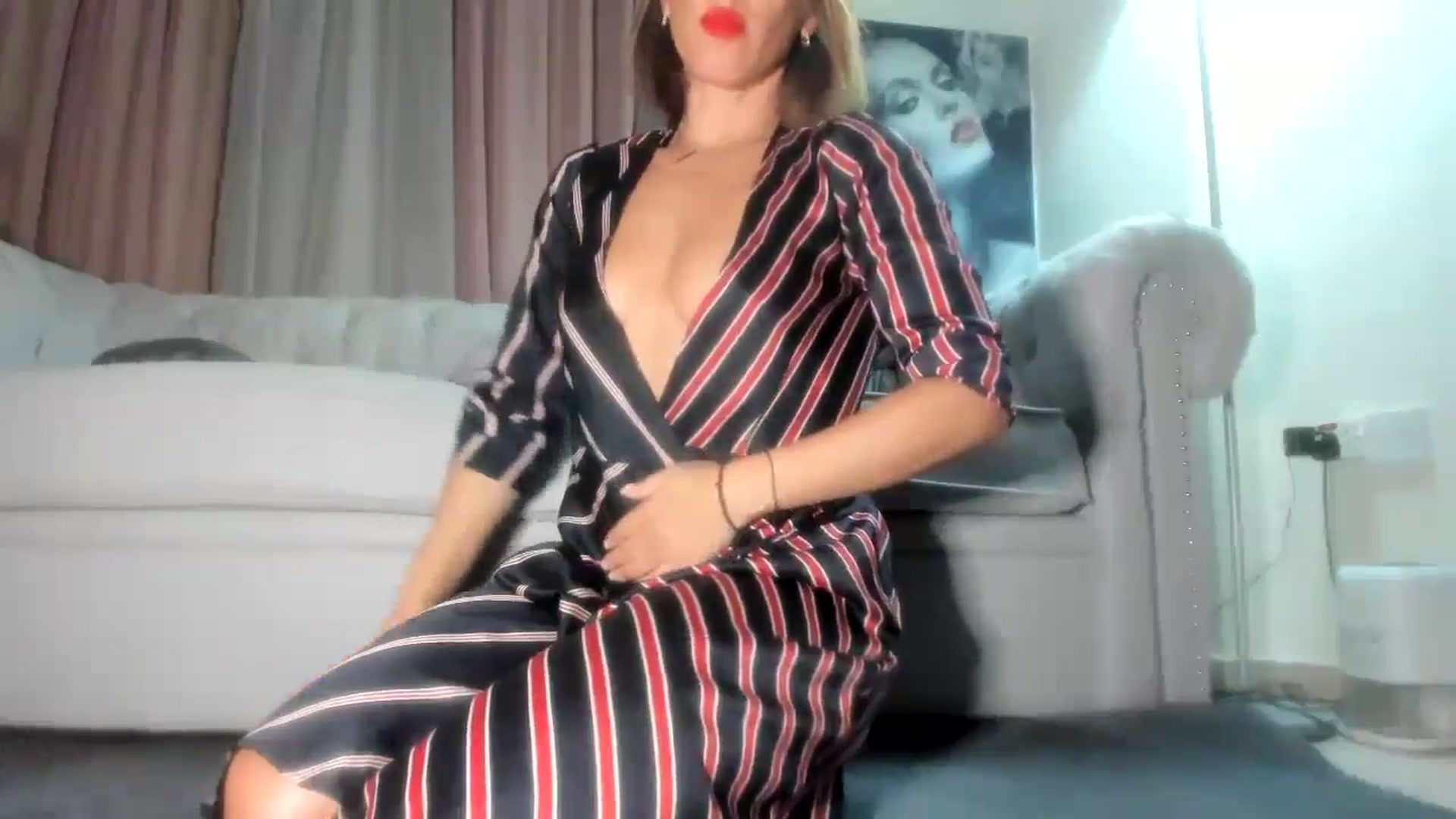 Gallery image thumbnail from Aarte_miss's myfreecams stream on, 08/10/2024, 01:19 image 16 of 20