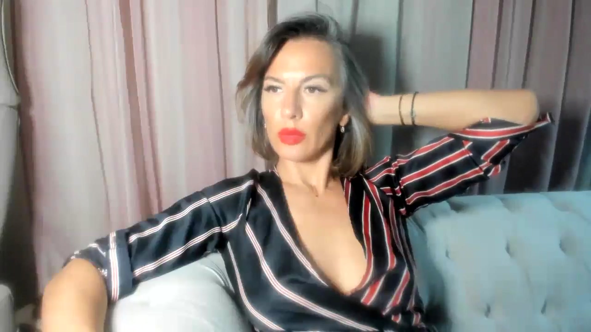 Gallery image thumbnail from Aarte_miss's myfreecams stream on, 08/10/2024, 03:05 image 16 of 20