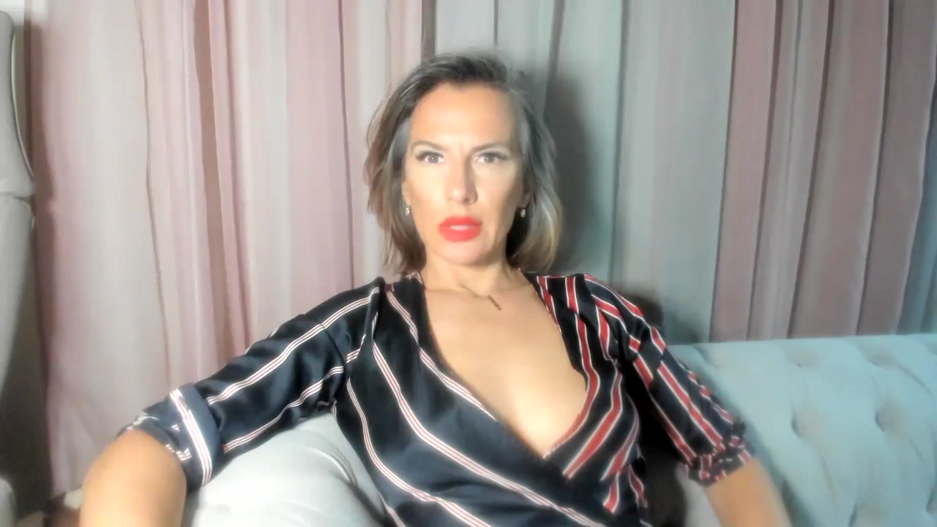 Gallery image thumbnail from Aarte_miss's myfreecams stream on, 08/10/2024, 03:05 image 9 of 20