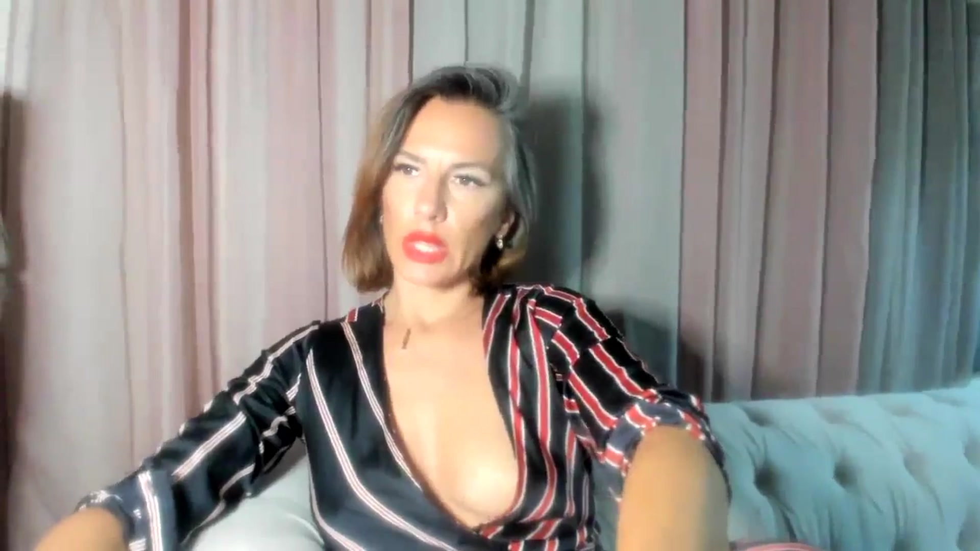 Gallery image thumbnail from Aarte_miss's myfreecams stream on, 08/10/2024, 03:05 image 6 of 20