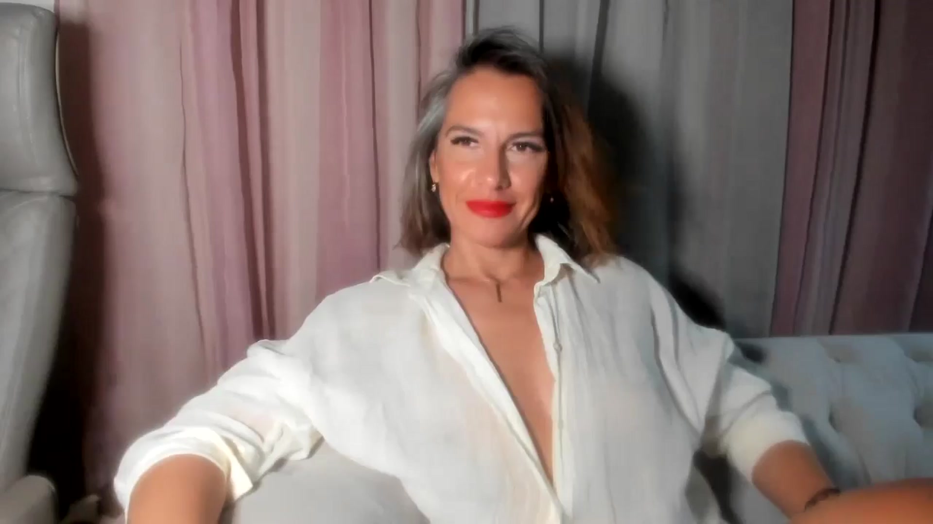 Gallery image thumbnail from Aarte_miss's myfreecams stream on, 08/11/2024, 19:30 image 15 of 20