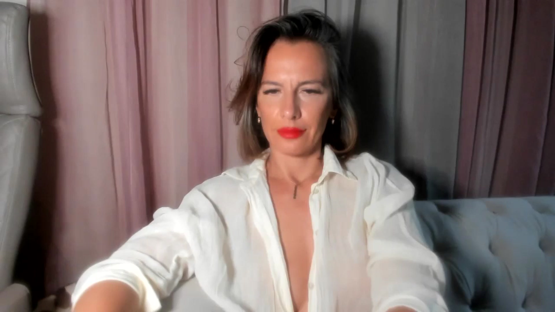 Gallery image thumbnail from Aarte_miss's myfreecams stream on, 08/11/2024, 19:30 image 3 of 20
