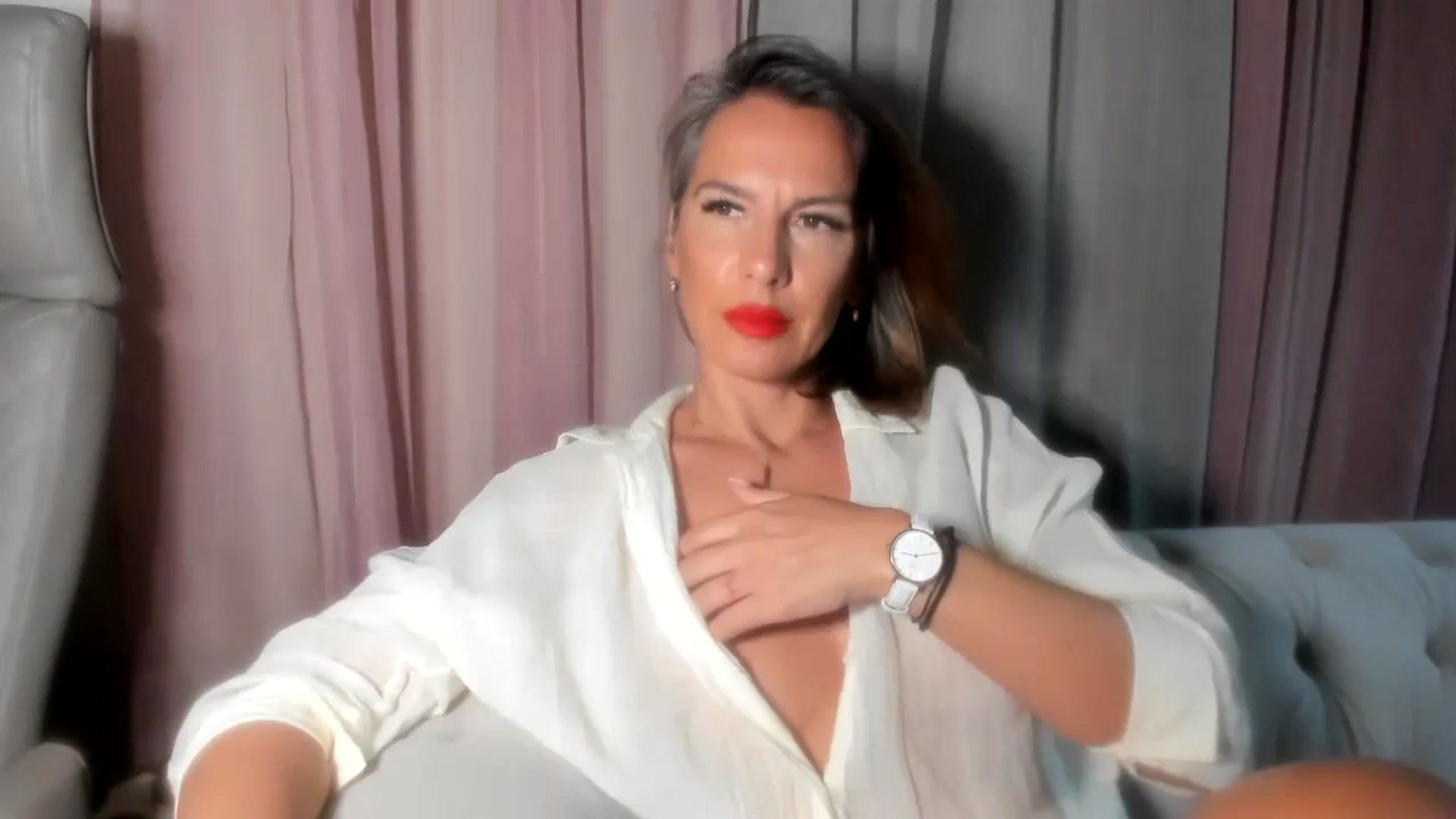 Gallery image thumbnail from Aarte_miss's myfreecams stream on, 08/11/2024, 19:30 image 16 of 20